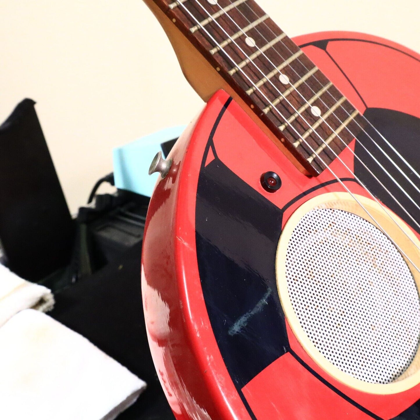 Aria Goal-iii Soccer Ball Red Electric "Football" Built In Speaker Guitar