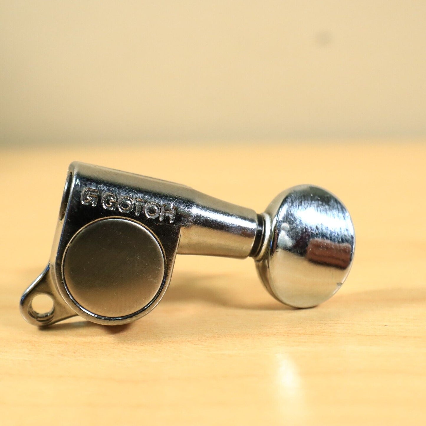 (1) 1980s Fender Gotoh Guitar Tuner Tuning Key Vintage Strat Japan Oval Button