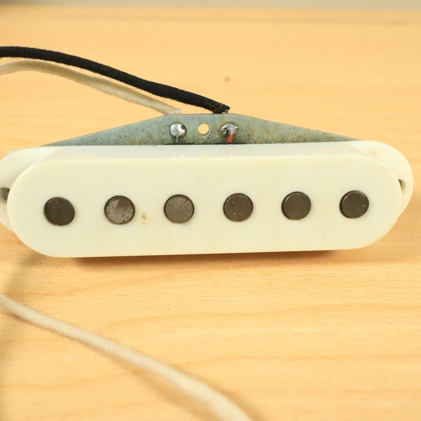 Grey Bottom Single Coil Stratocaster Guitar Pickup White 6.205ohms