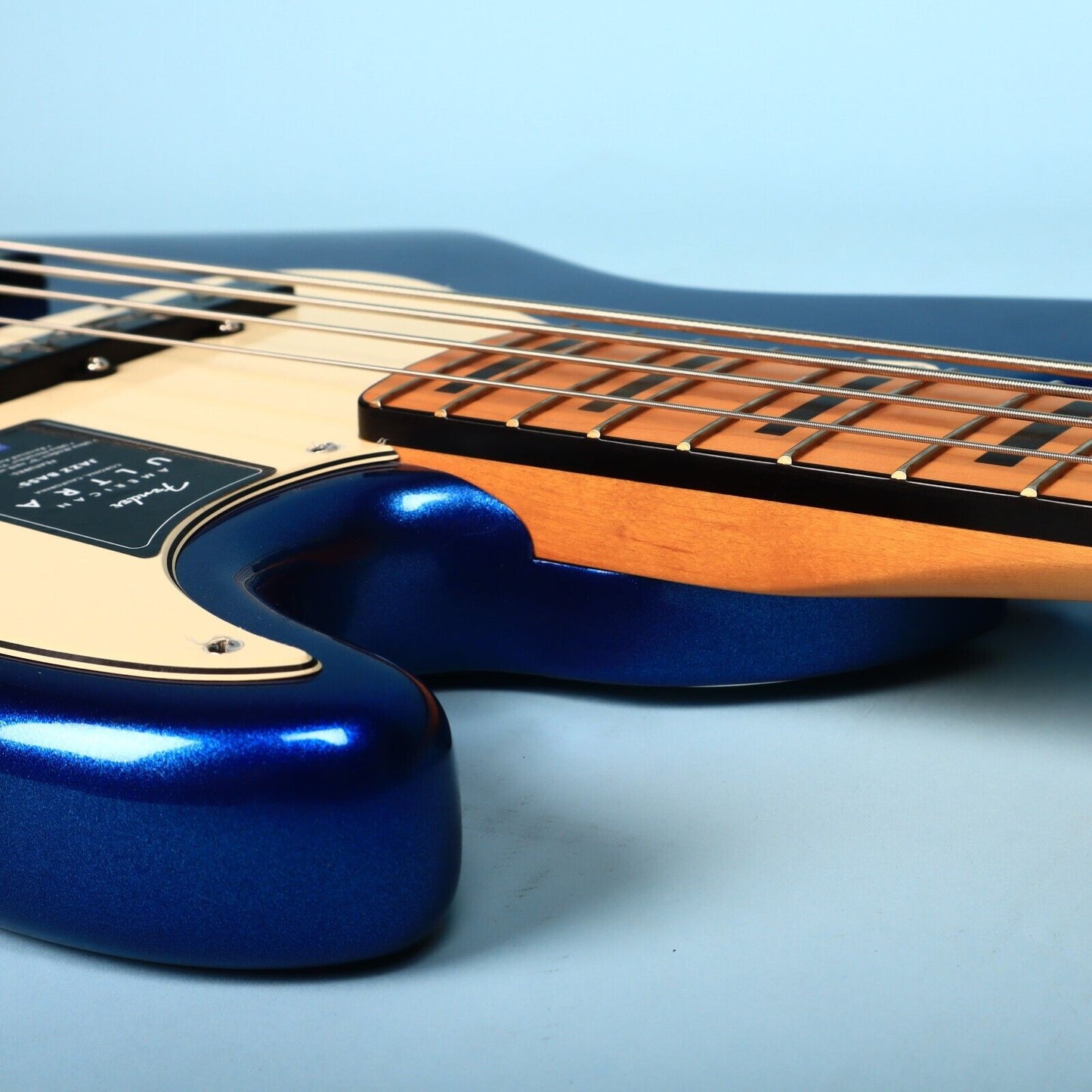Fender American Ultra Jazz Bass with Maple Fretboard - Cobra Blue