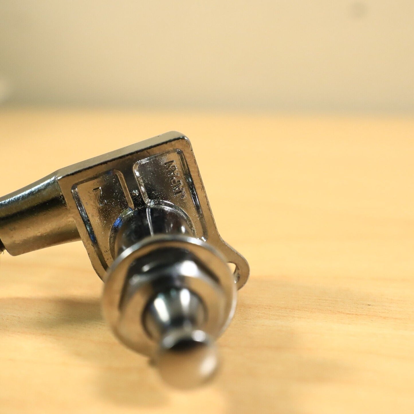 (1) 1980s Fender Gotoh Guitar Tuner Tuning Key Vintage Strat Japan Oval Button
