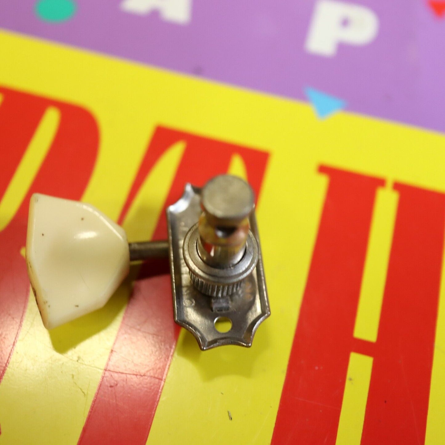 (1) 1960s Supro Pocket Bass Kluson Deluxe Tuner D-169400 Bass Side