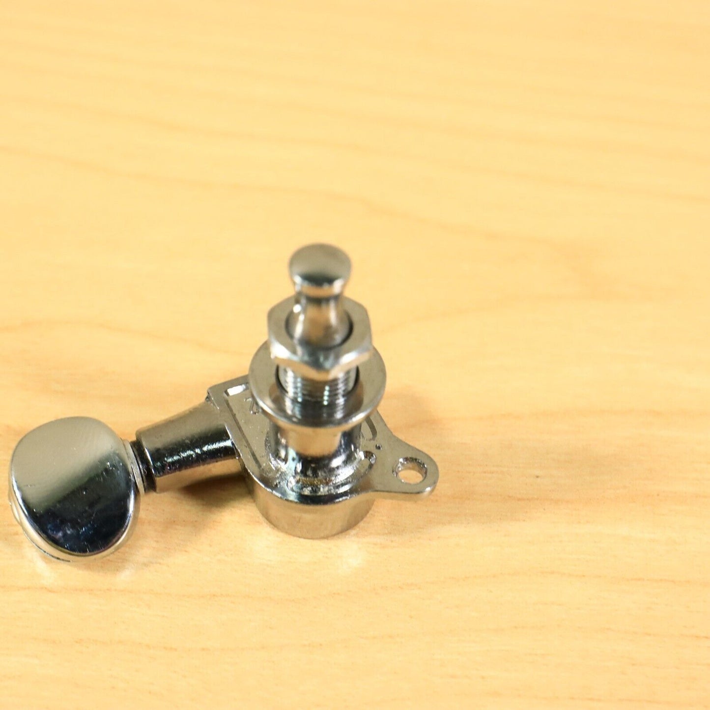 (1) 1980s Fender Gotoh Guitar Tuner Tuning Key Vintage Strat Japan Oval Button