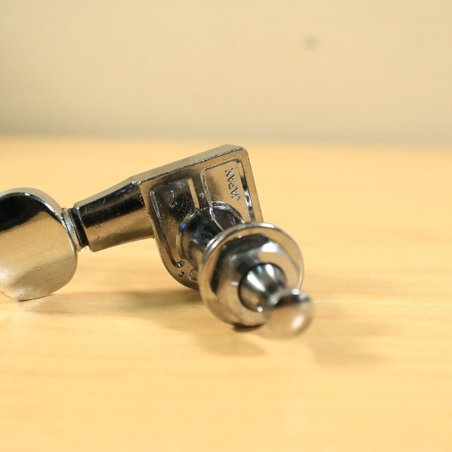(1) 1980s Fender Gotoh Guitar Tuner Tuning Key Vintage Strat Japan Oval Button
