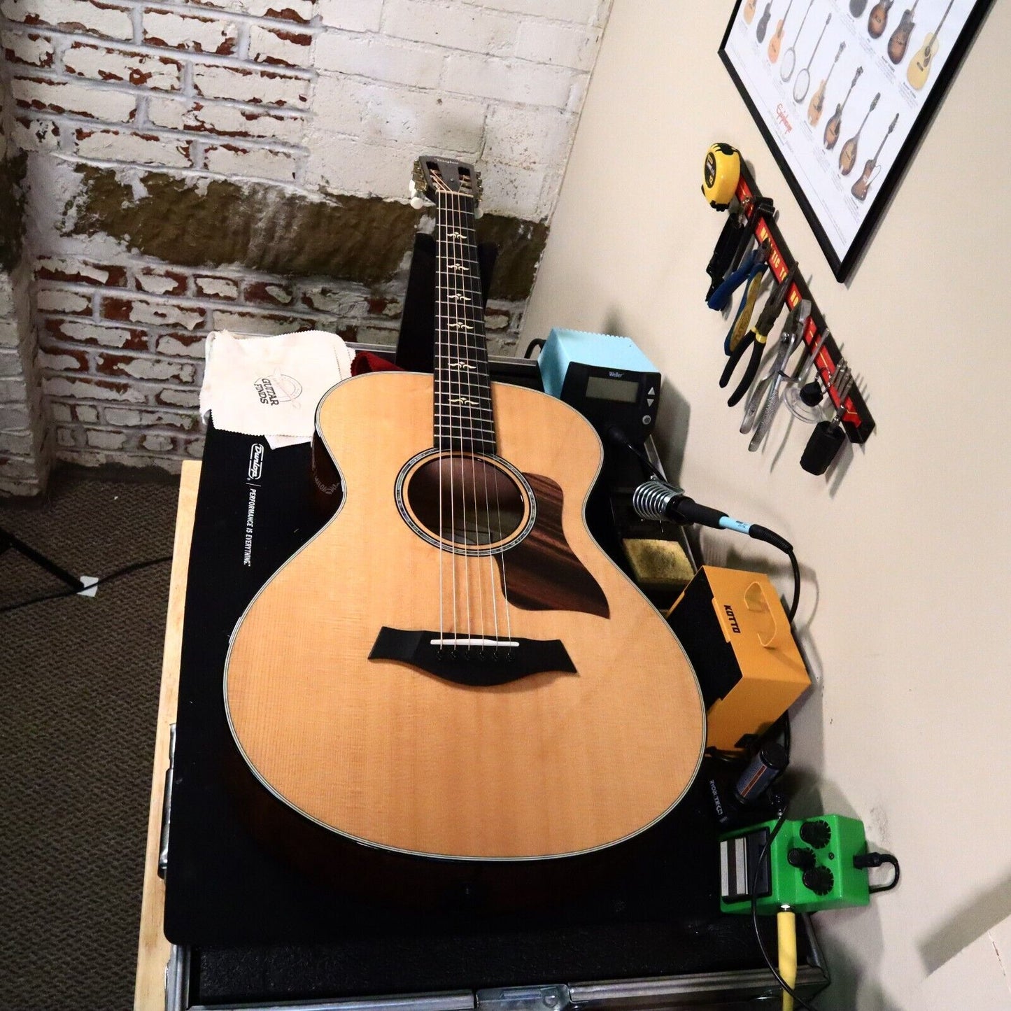 Taylor 612e 12-fret Acoustic Electric Guitar w/ Original Hardshell Case