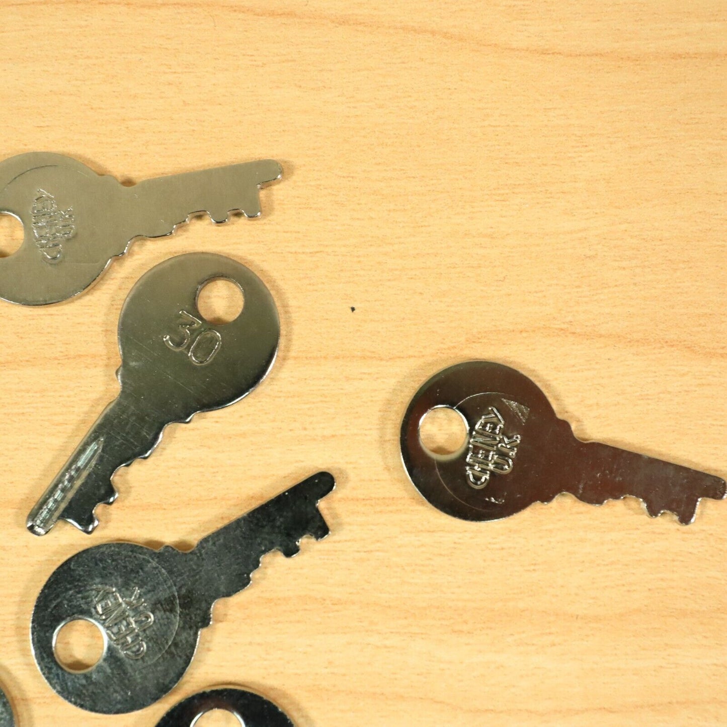 (9) LOT Cheney ENGLAND #30 Guitar Hardshell Fender Case Luggage Key Bundle