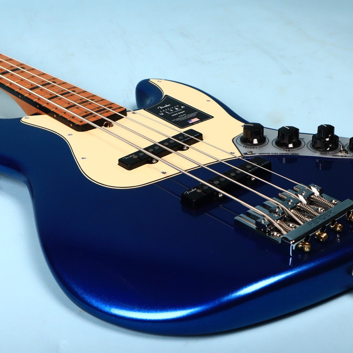 Fender American Ultra Jazz Bass with Maple Fretboard - Cobra Blue
