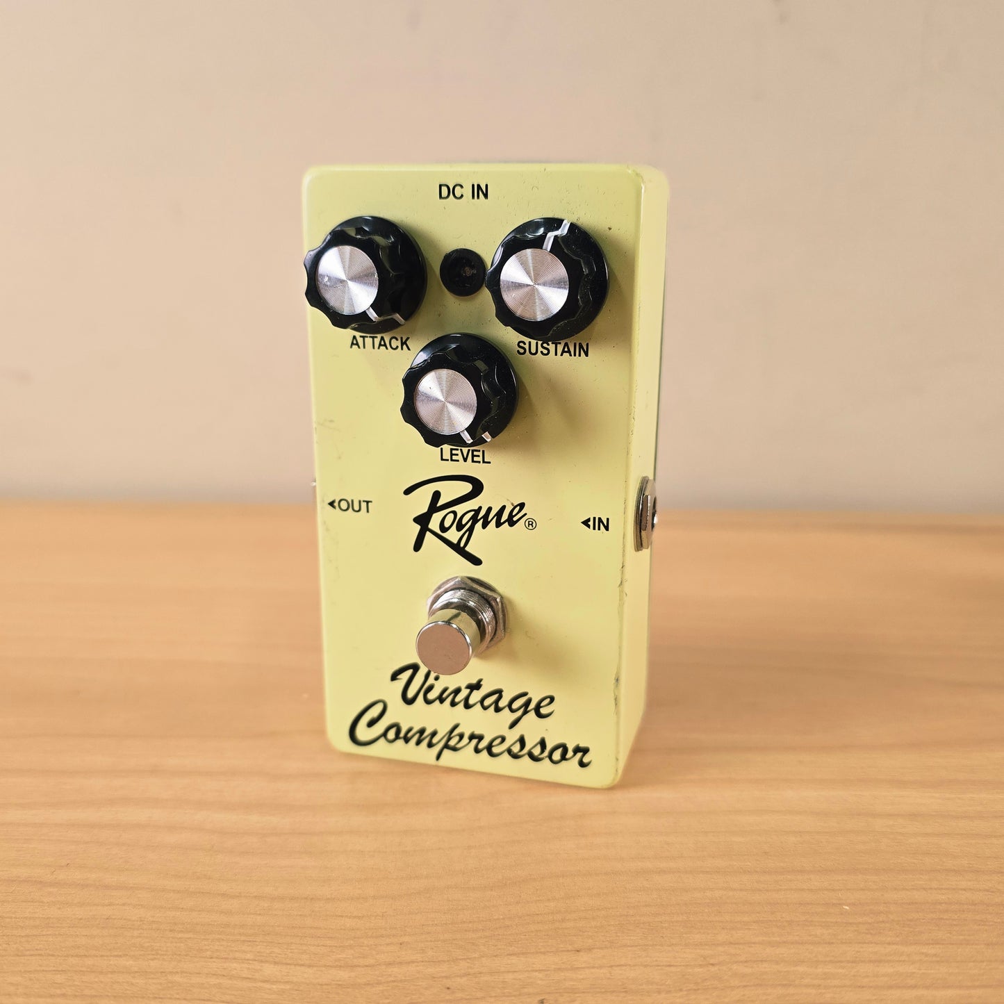 Rogue Vintage Compressor Guitar Pedal