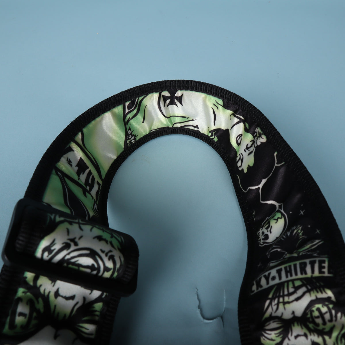 Detail shot of the top curved loop showing the durable stitched edge reinforcement.