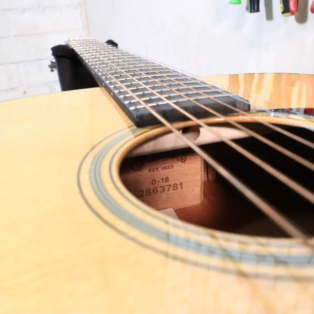 Interior neck block view through the soundhole showing Martin stamp, 0-18 model, and serial 2863781.