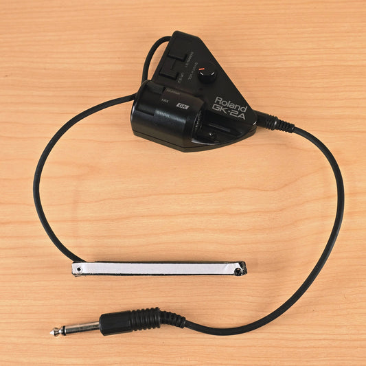 Overview of Roland GK-2A divided pickup, main controller unit, and attached cables.