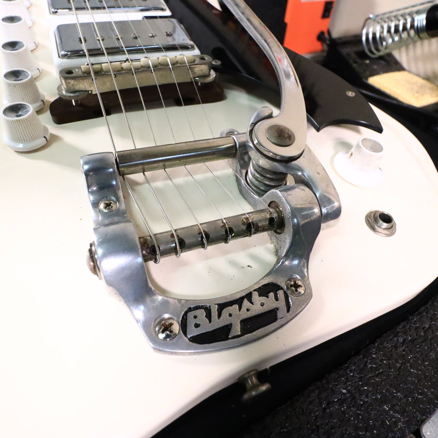 Vintage 1964 Valco Airline 3 Pickup Deluxe Res-O-Glass White