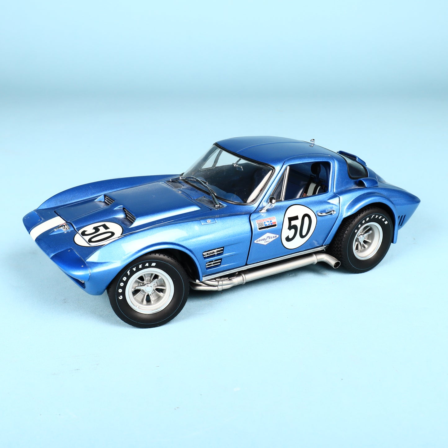 1:18 EXOTO 1963 Chevrolet Corvette Grand Sport Cup #50