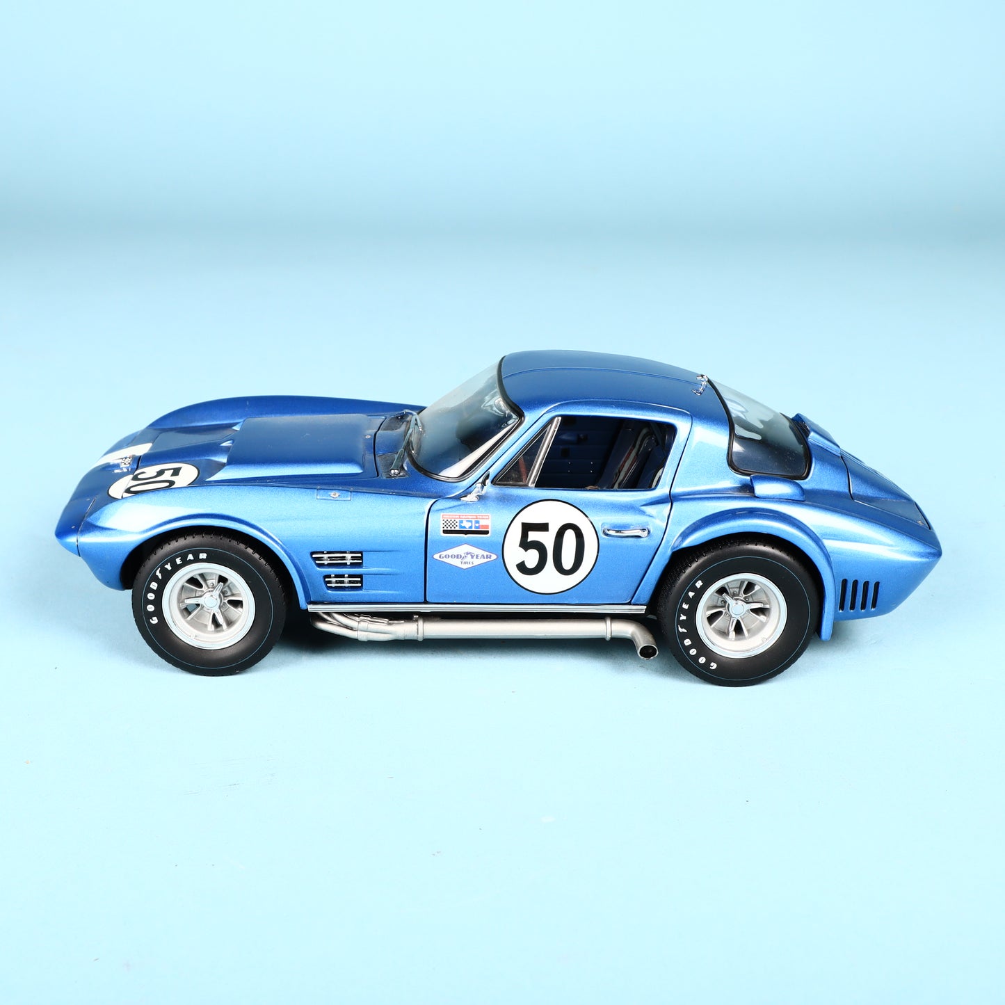 1:18 EXOTO 1963 Chevrolet Corvette Grand Sport Cup #50