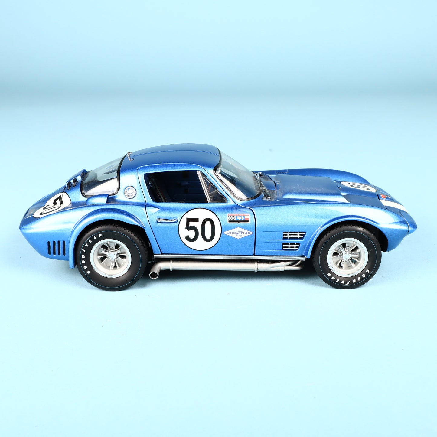 1:18 EXOTO 1963 Chevrolet Corvette Grand Sport Cup #50