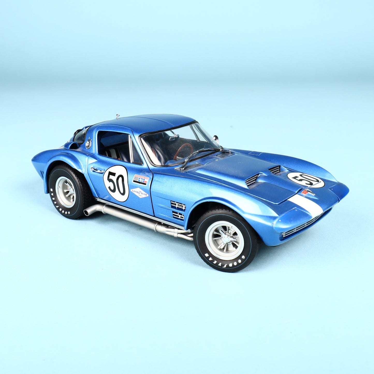 1:18 EXOTO 1963 Chevrolet Corvette Grand Sport Cup #50