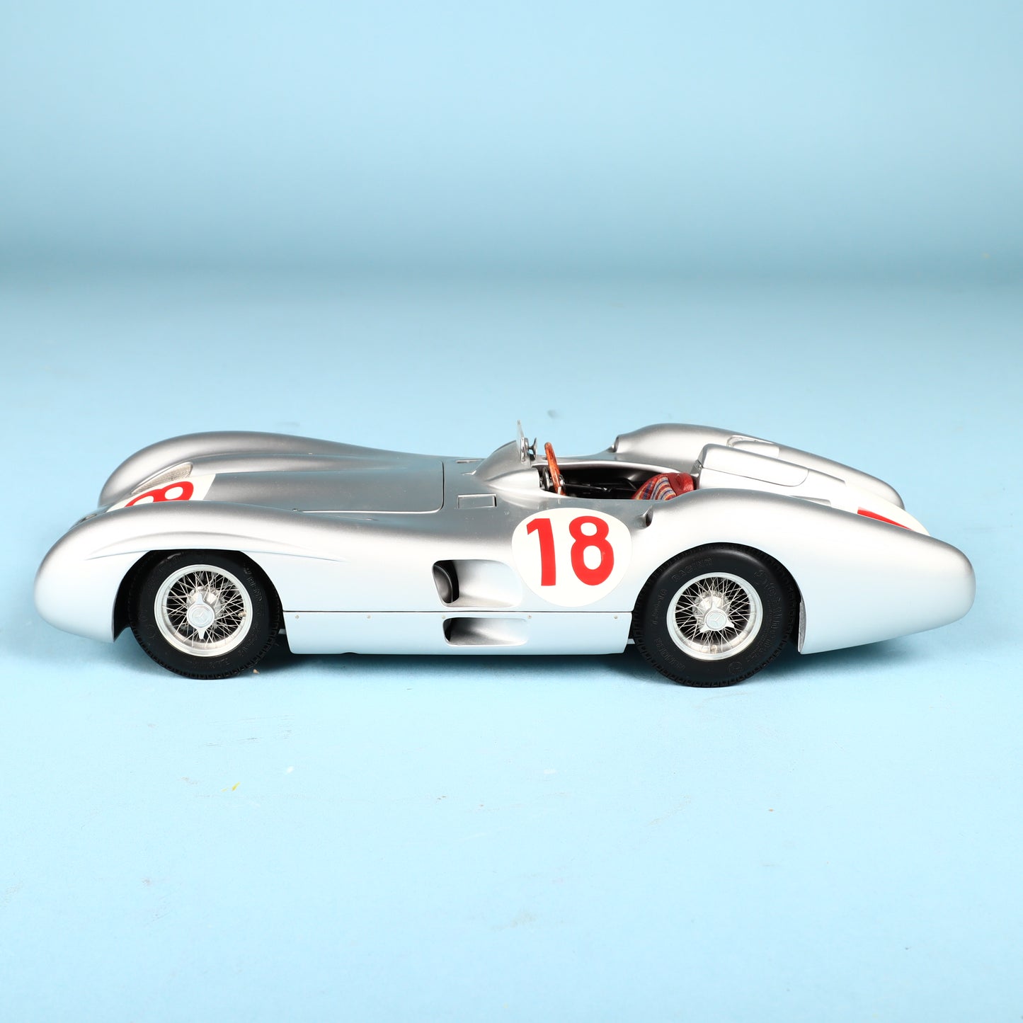 CMC 1/18 Mercedes-Benz W196R 1954/55 Streamliner body