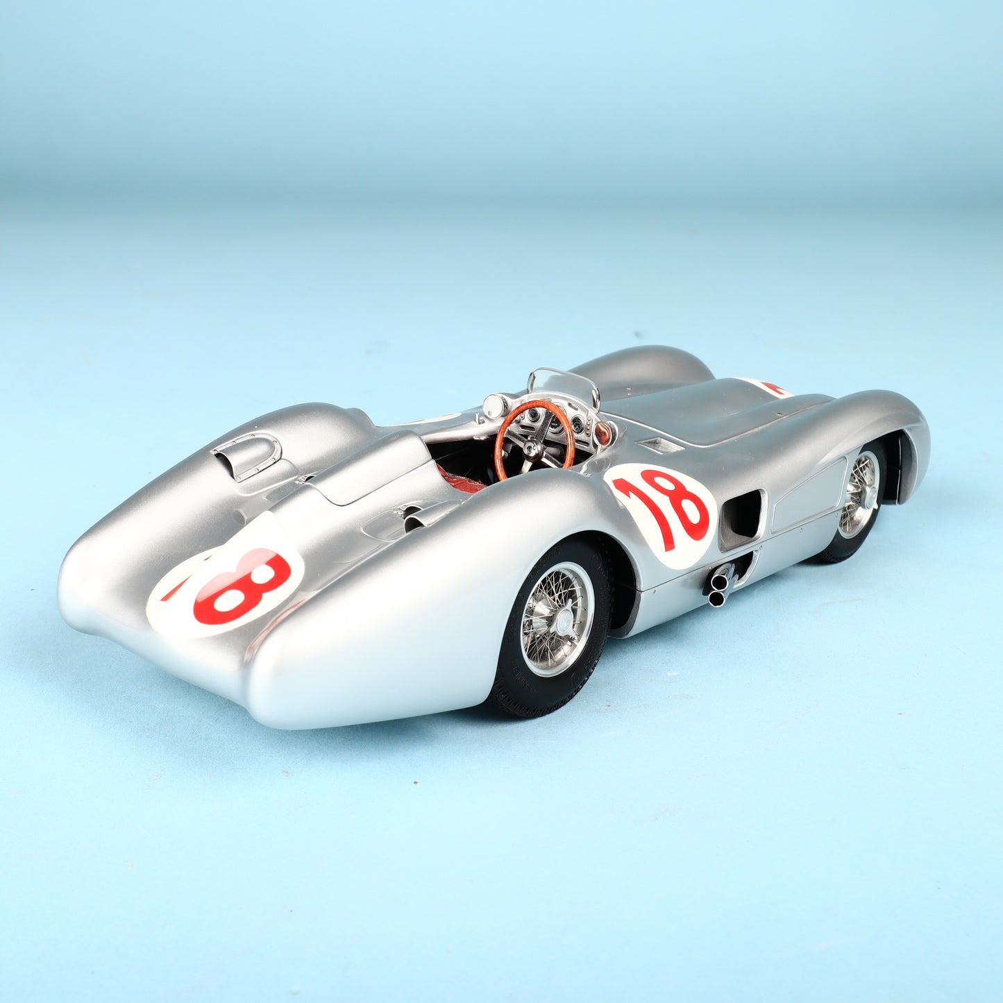 CMC 1/18 Mercedes-Benz W196R 1954/55 Streamliner body