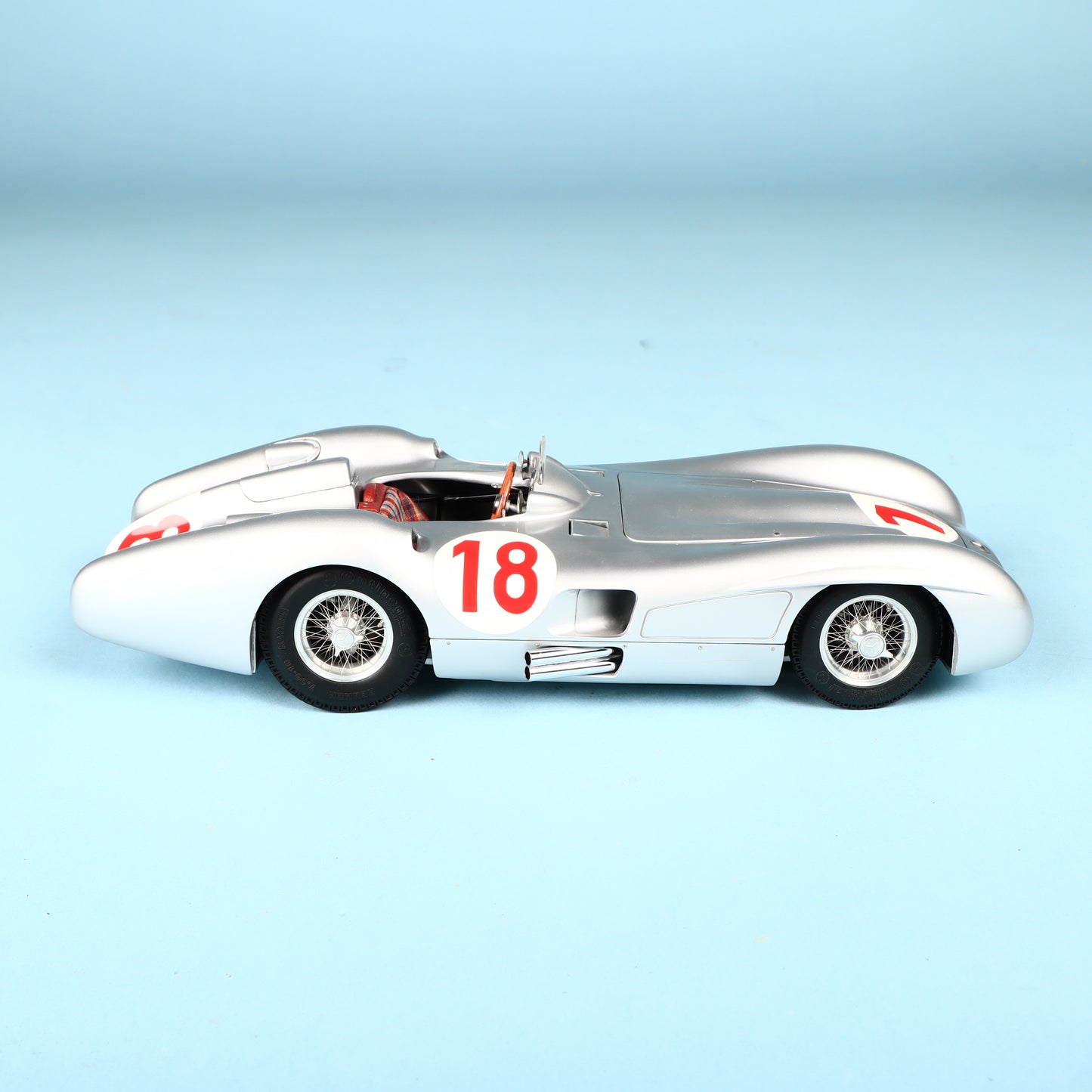 CMC 1/18 Mercedes-Benz W196R 1954/55 Streamliner body