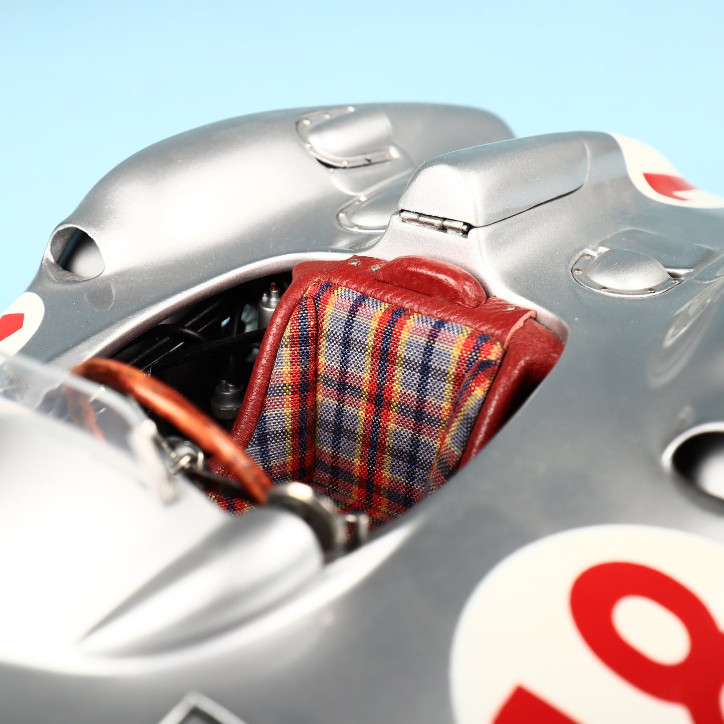 CMC 1/18 Mercedes-Benz W196R 1954/55 Streamliner body