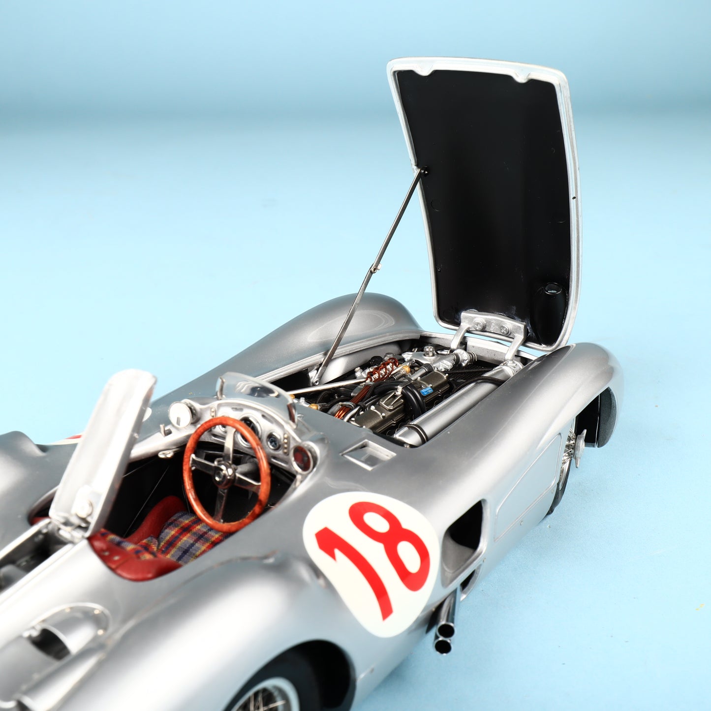 CMC 1/18 Mercedes-Benz W196R 1954/55 Streamliner body