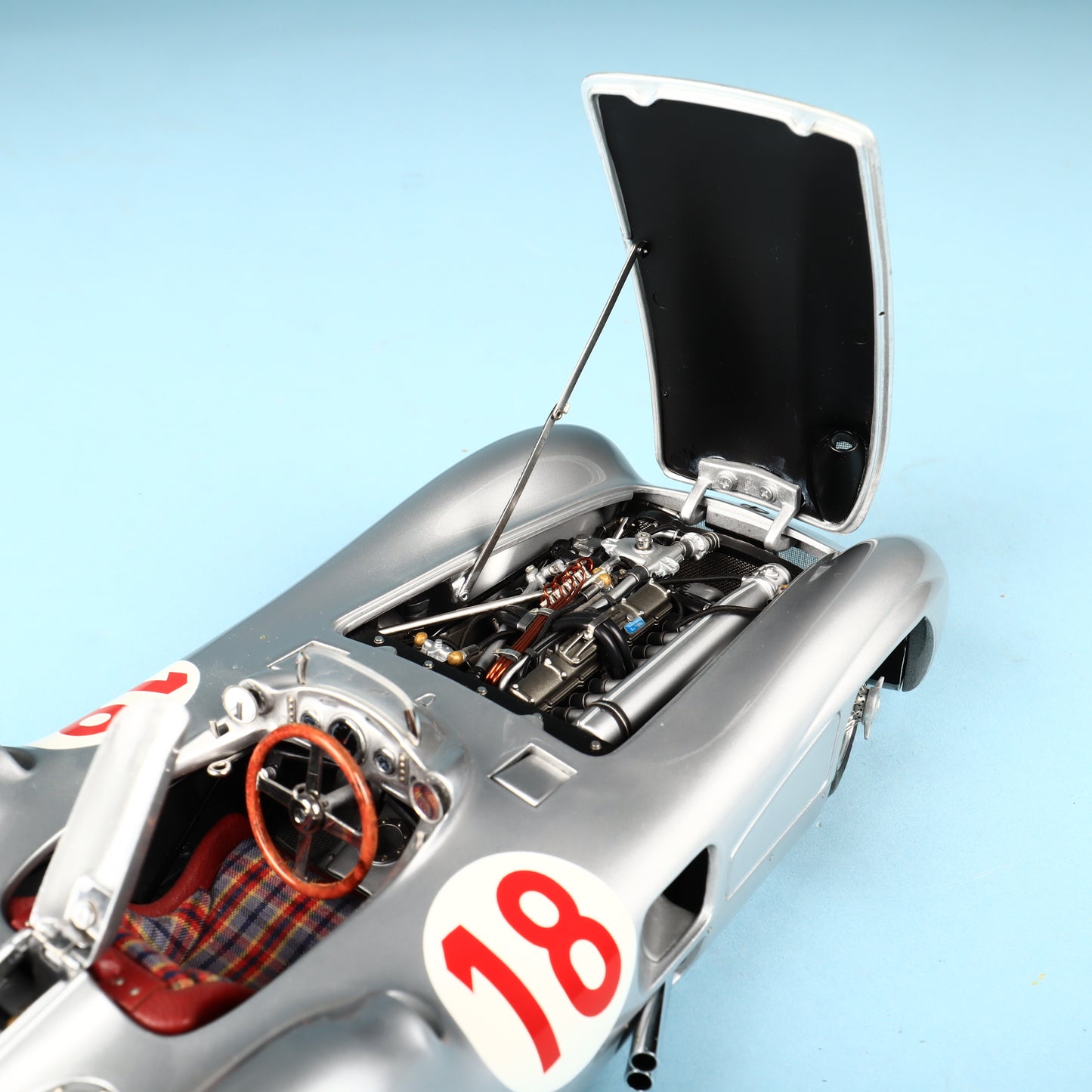 CMC 1/18 Mercedes-Benz W196R 1954/55 Streamliner body