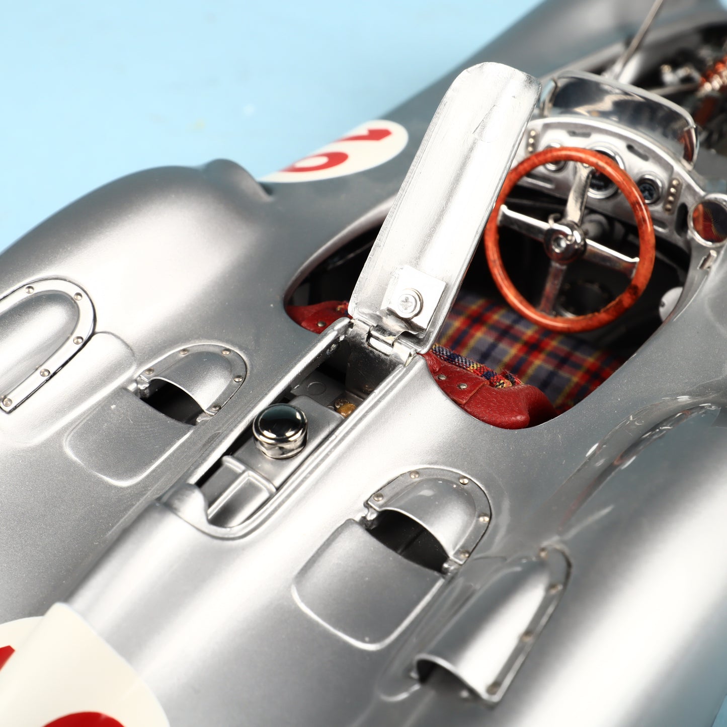 CMC 1/18 Mercedes-Benz W196R 1954/55 Streamliner body