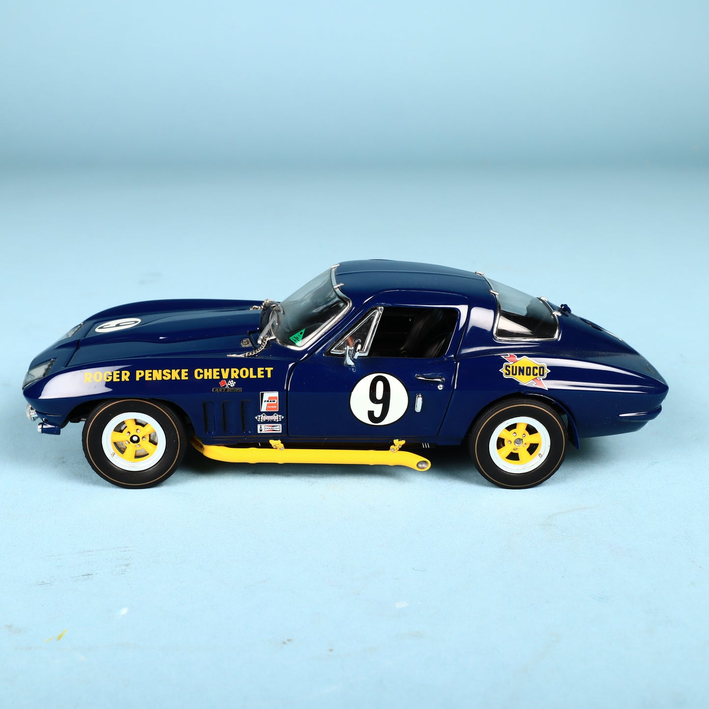 Corvette Diecast Car Exoto 1:18 1966 Stingray #9 Race Penske Sunoco