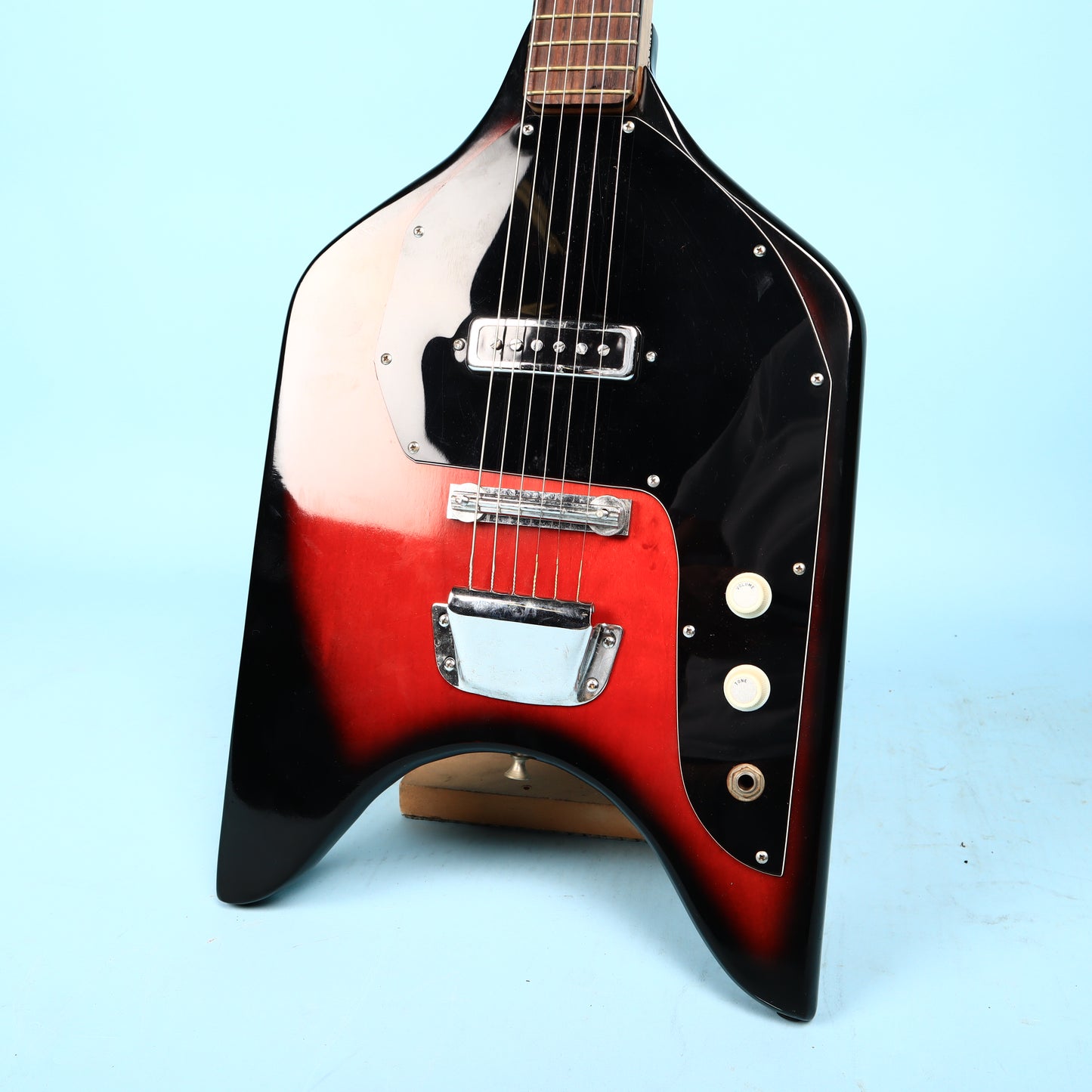 Kingston Swinger Vintage Electric Guitar Black and Red Flying Wedge