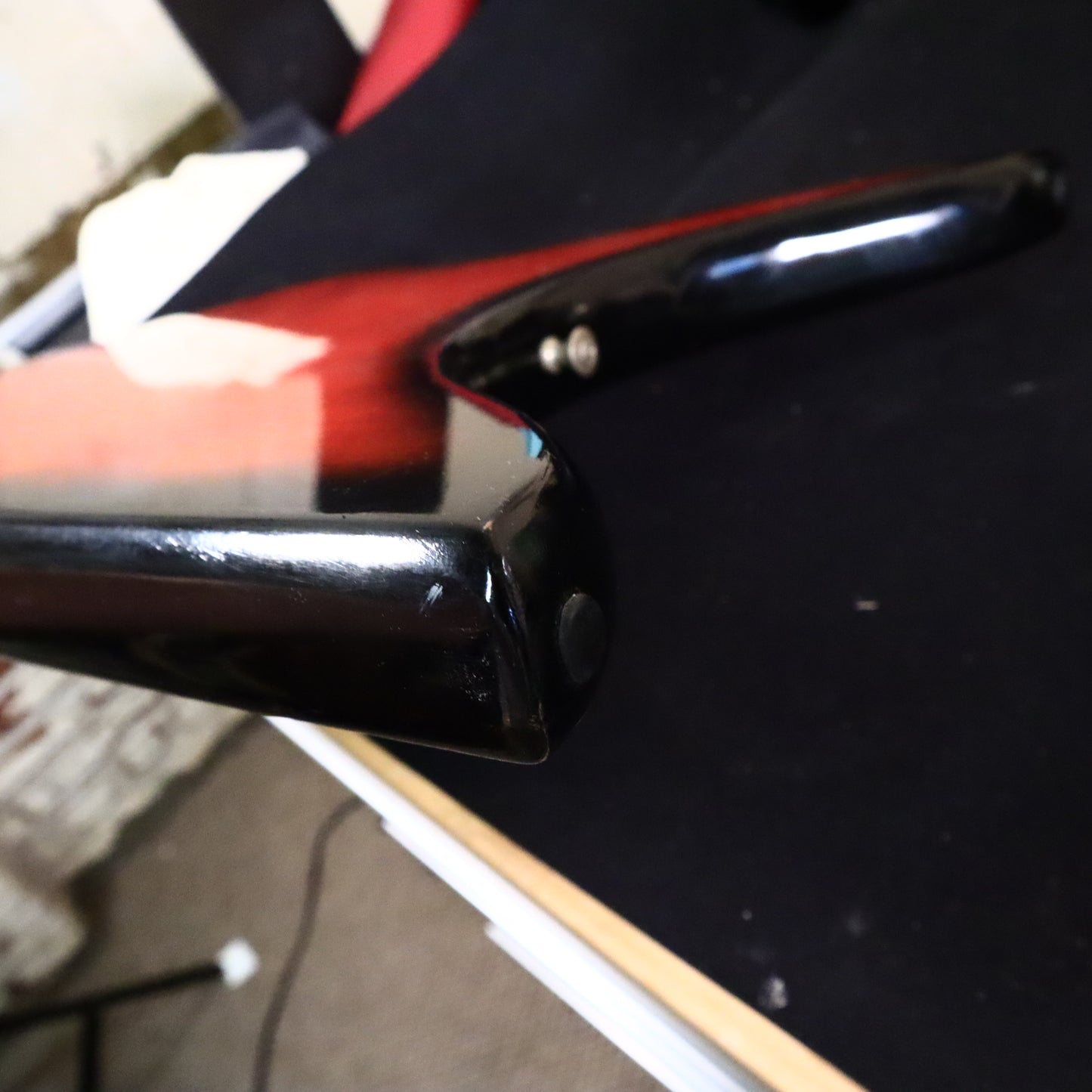 Kingston Swinger Vintage Electric Guitar Black and Red Flying Wedge