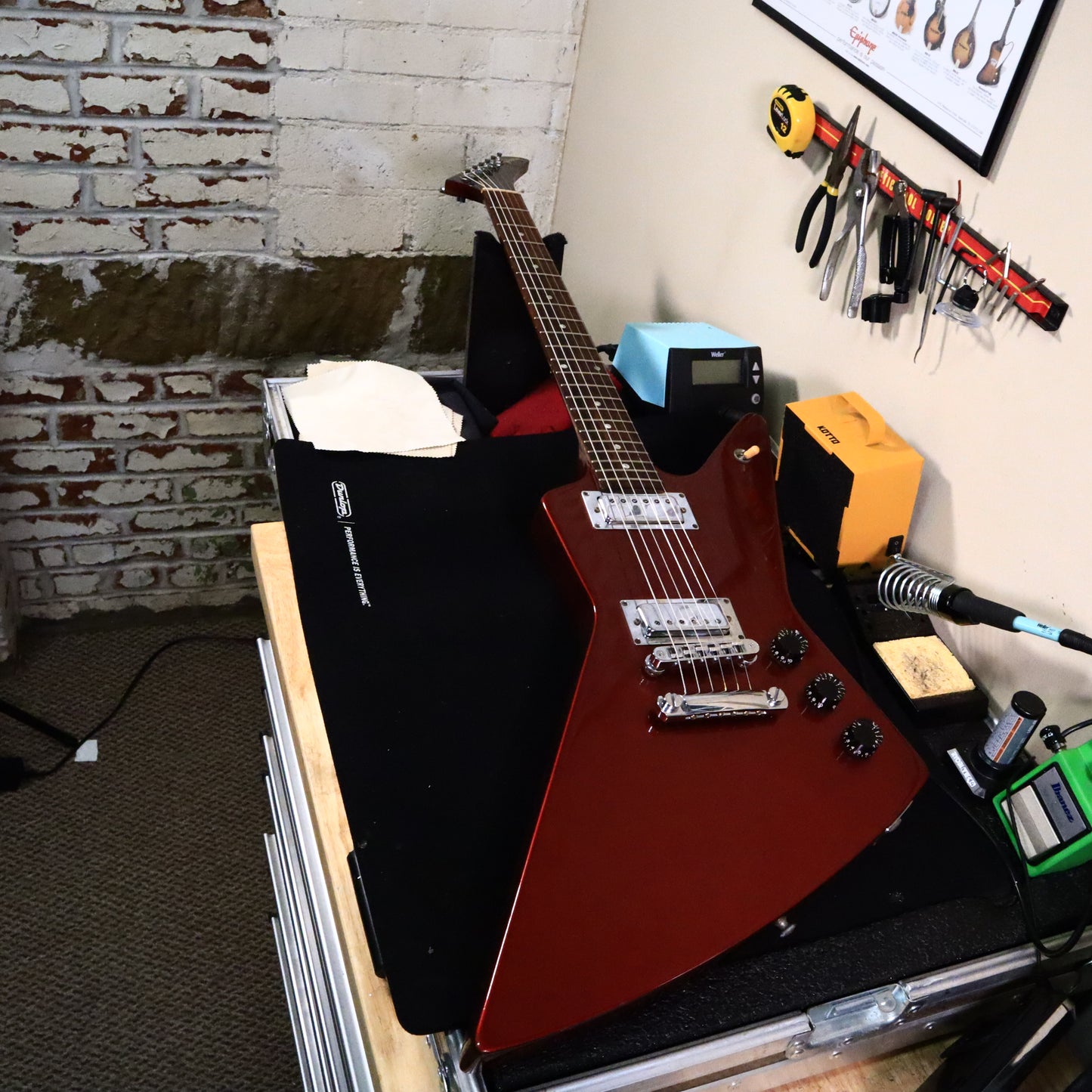 2003 Gibson X-Plorer 6lbs 1oz Studio Metallic Red (Explorer)