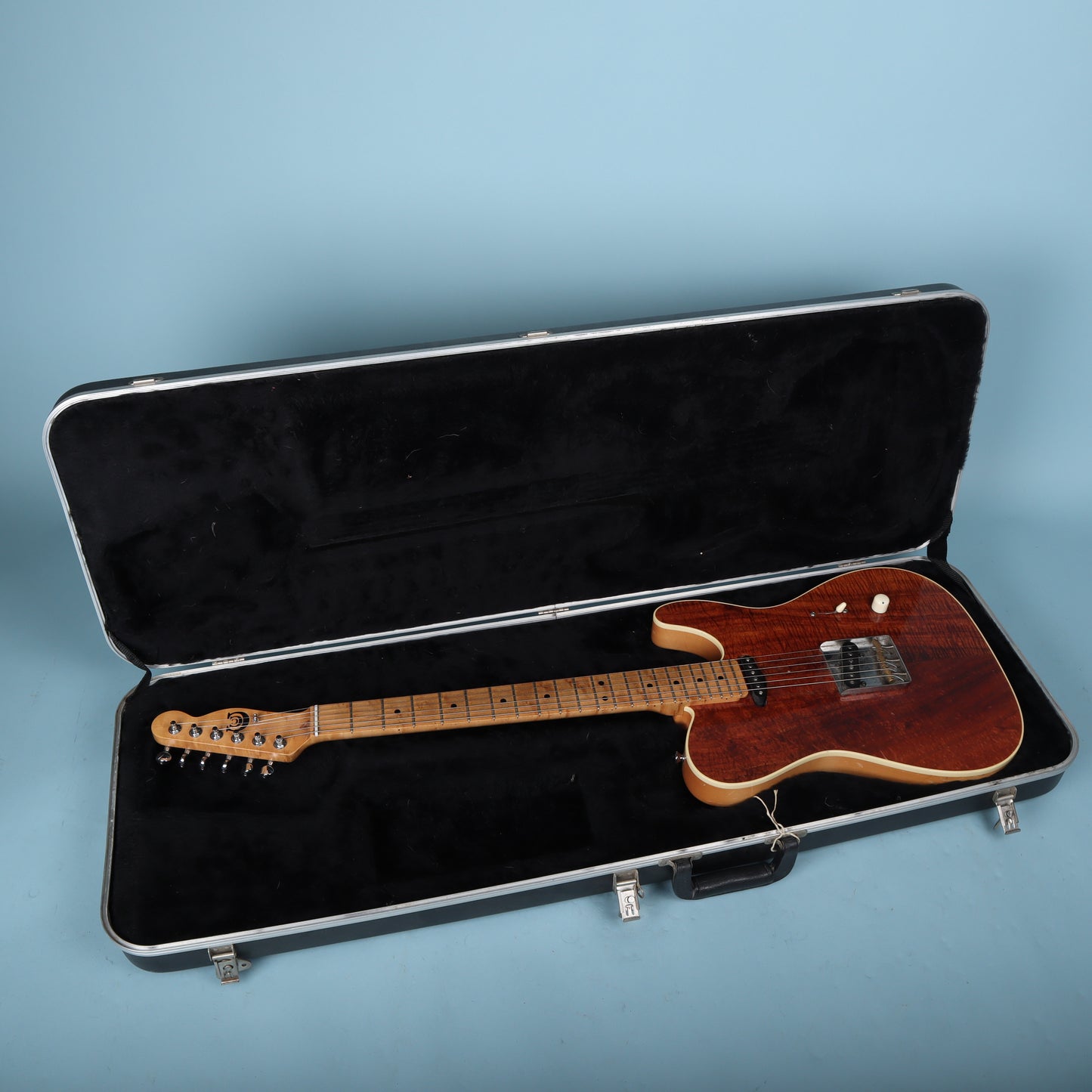 1980s Fender USA Molded Hardshell Rectangular Electric Guitar Case Black