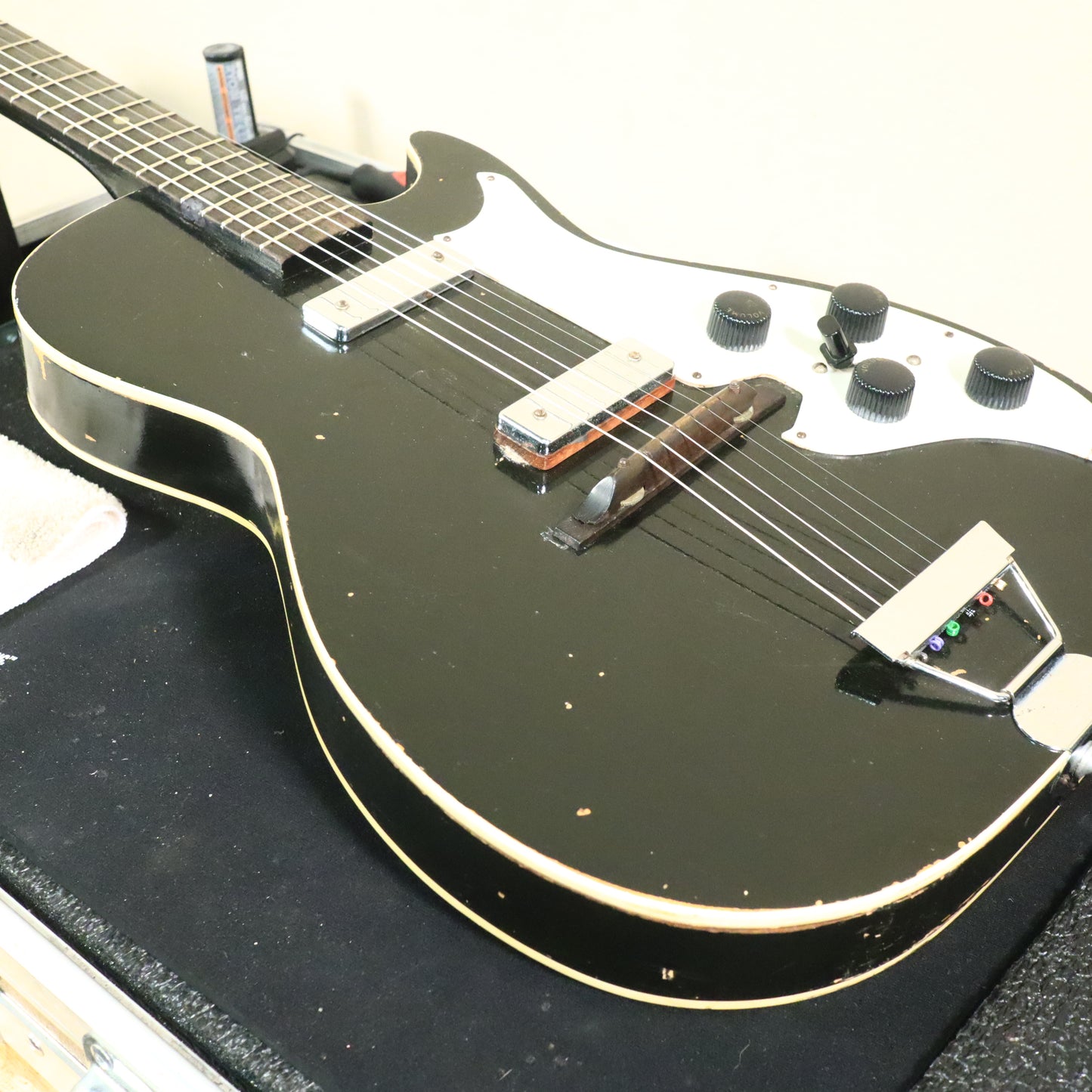 Silvertone 1420 Vintage Stratotone Black Electric Guitar