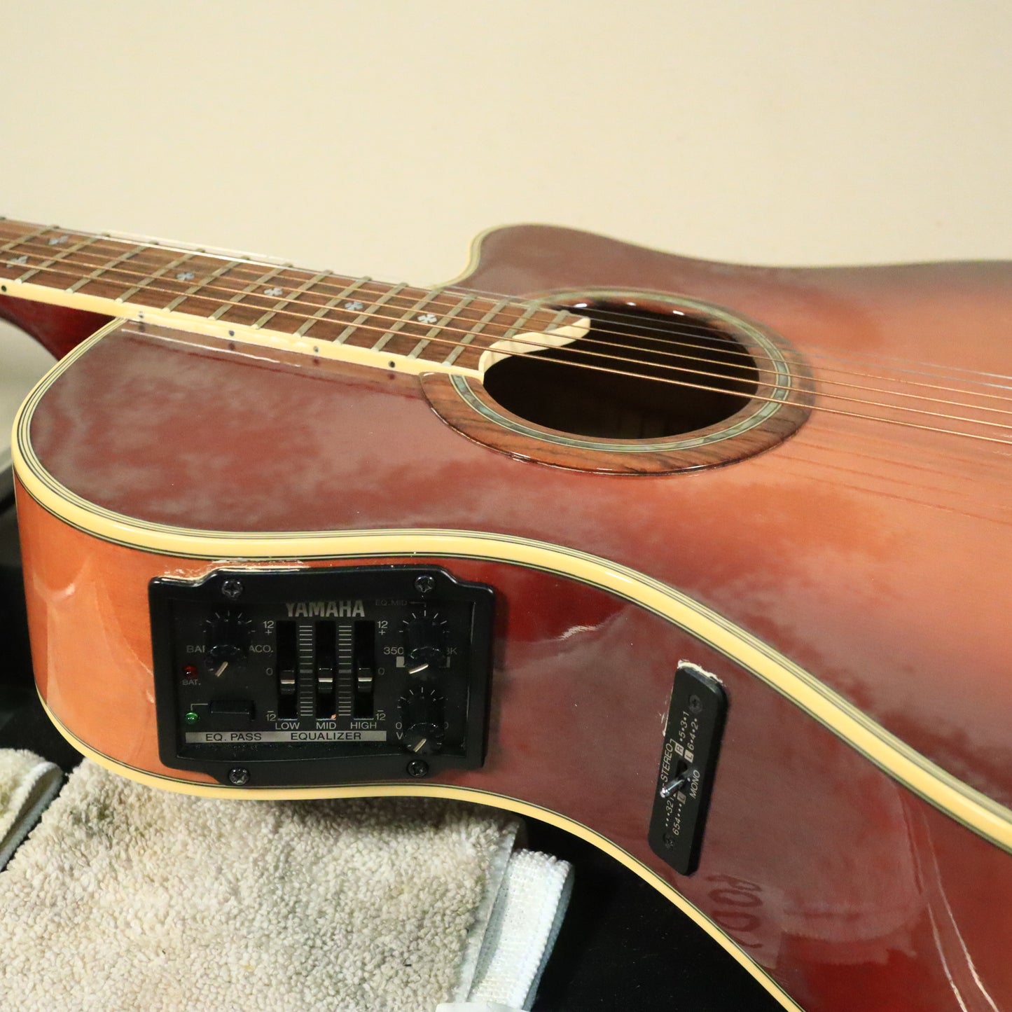Yamaha APX-10C 3 Band EQ Built-in Electric Acoustic Guitar