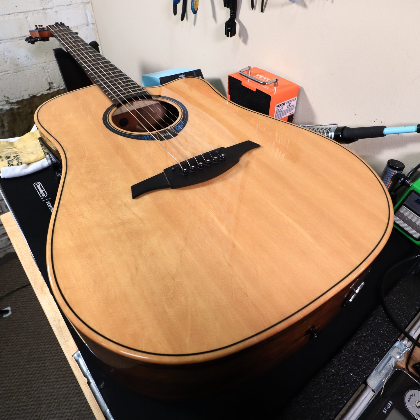 Lag Guitars Tramontane HyVibe THV30DCE Dreadnought Acoustic- Electric Guitar