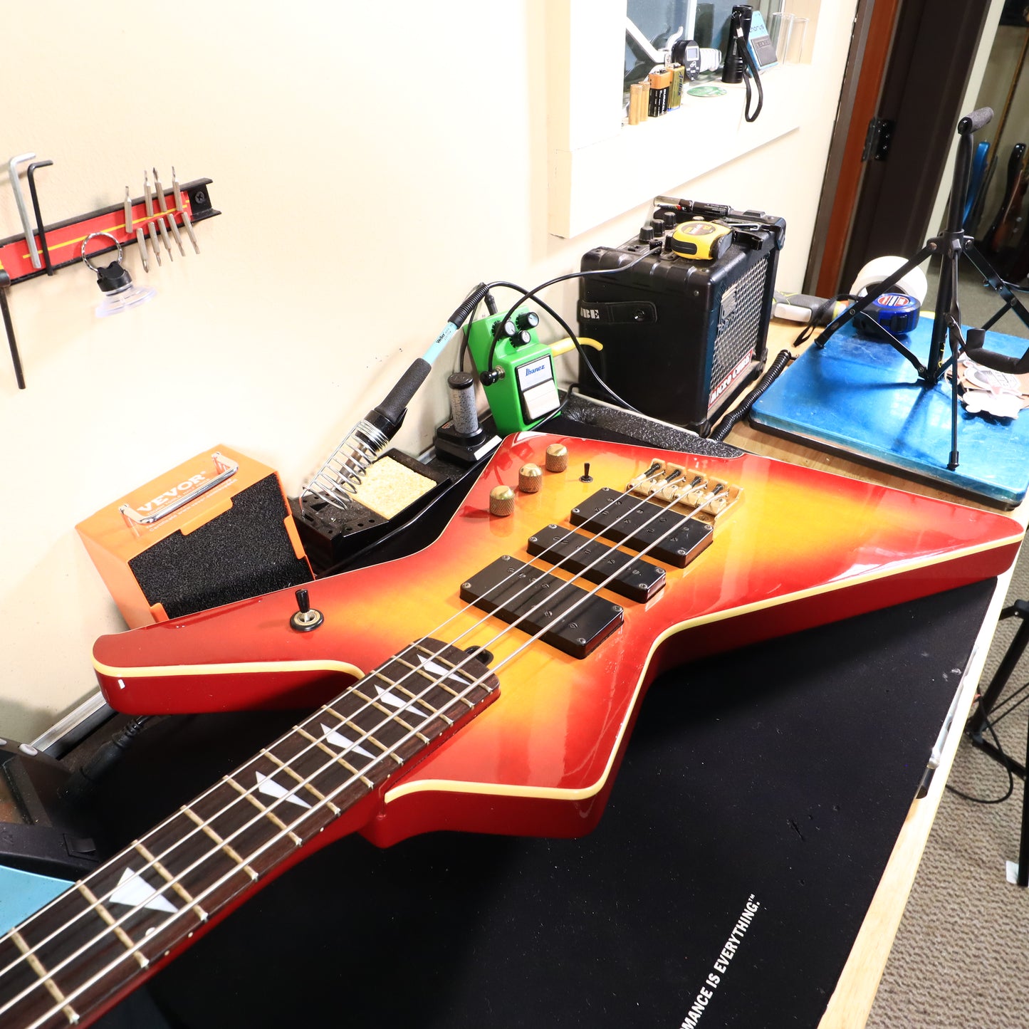 1984 Ibanez DT-870 Destroyer Bass Guitar Cherry Sunburst