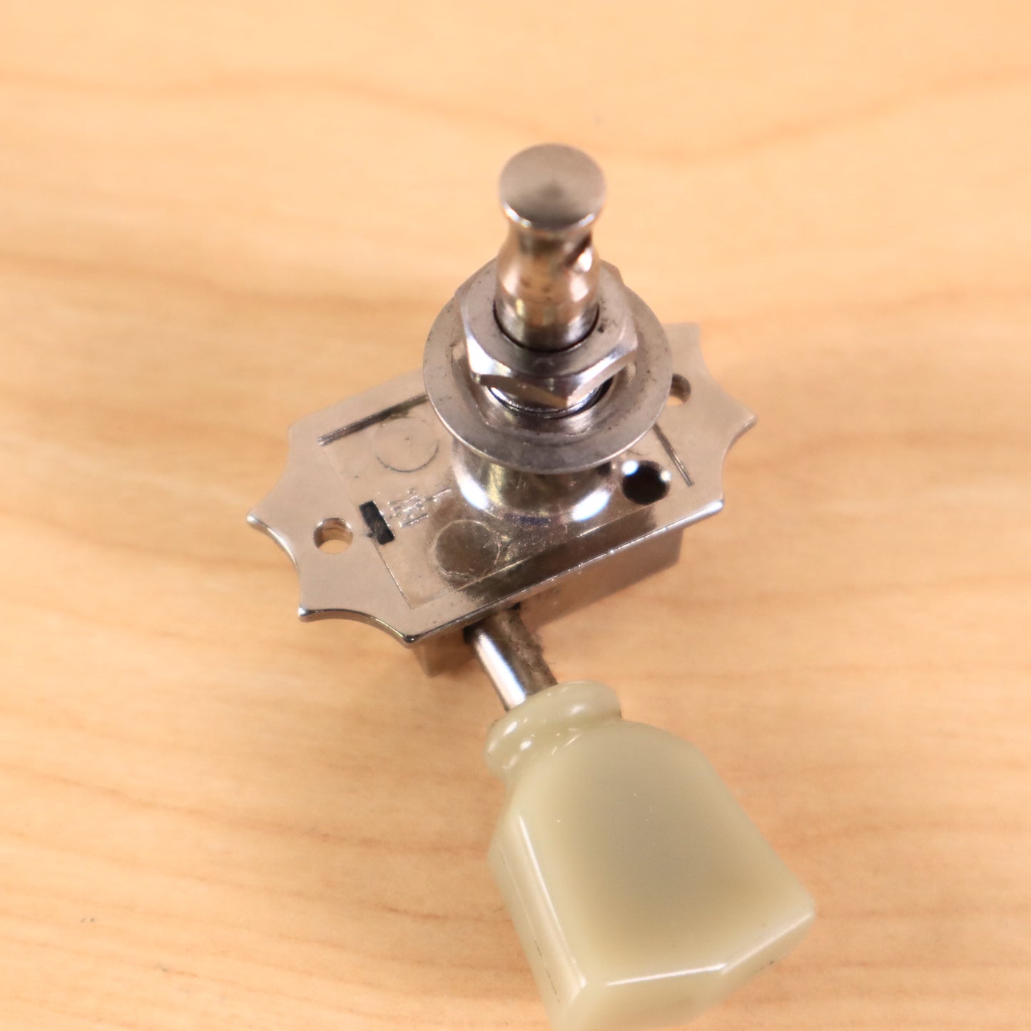 (1) Gibson Deluxe Guitar Tuner Bass Side Chrome