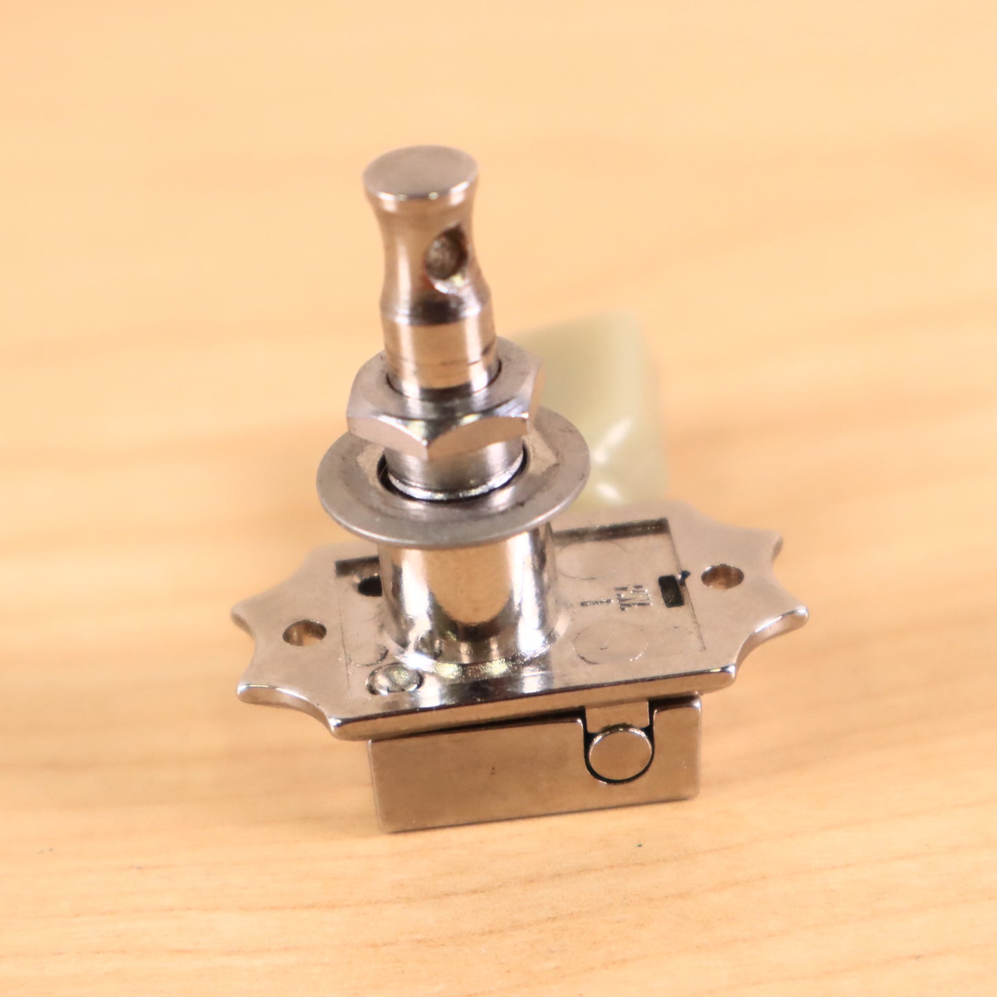 (1) Gibson Deluxe Guitar Tuner Bass Side Chrome