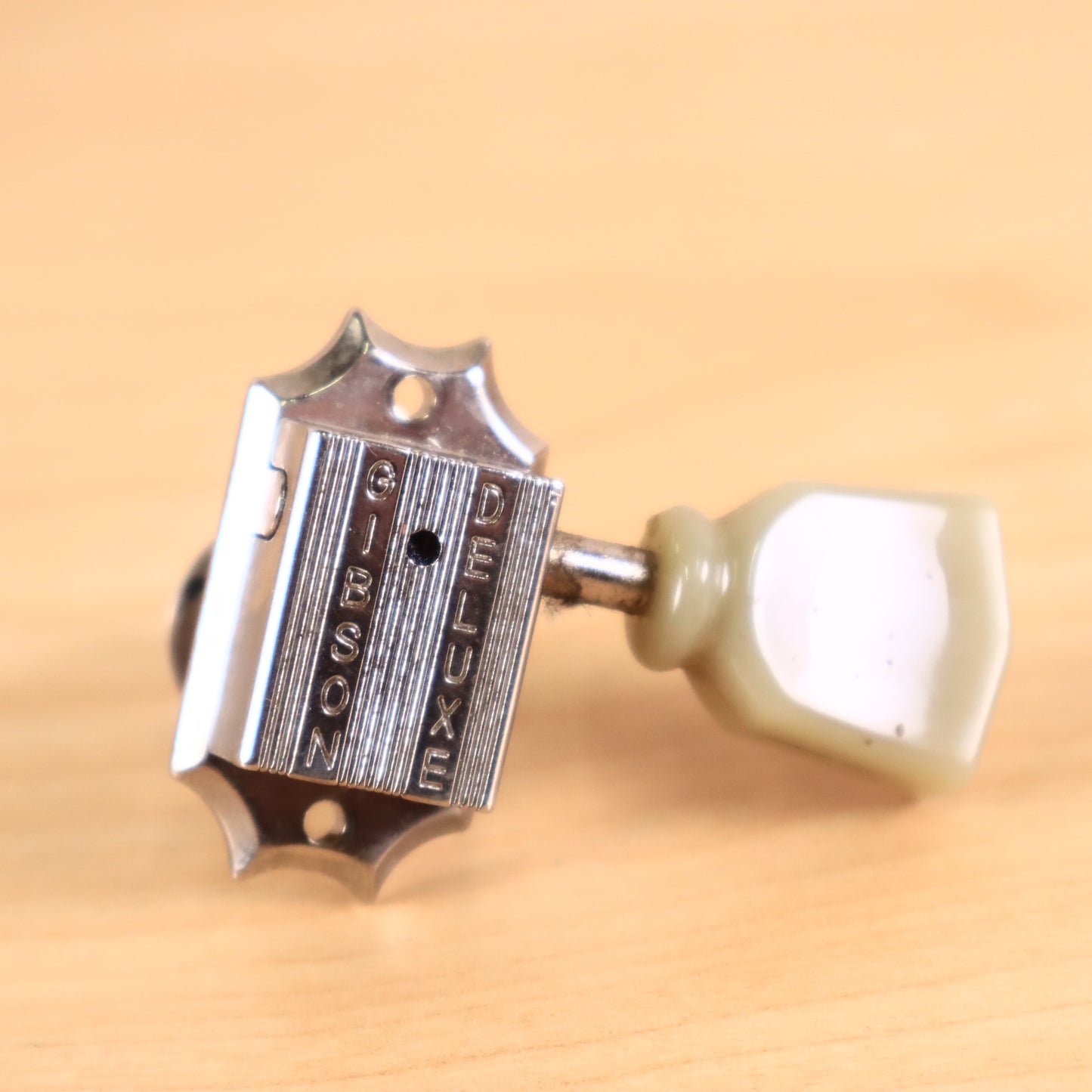 (1) Gibson Deluxe Guitar Tuner Bass Side Chrome