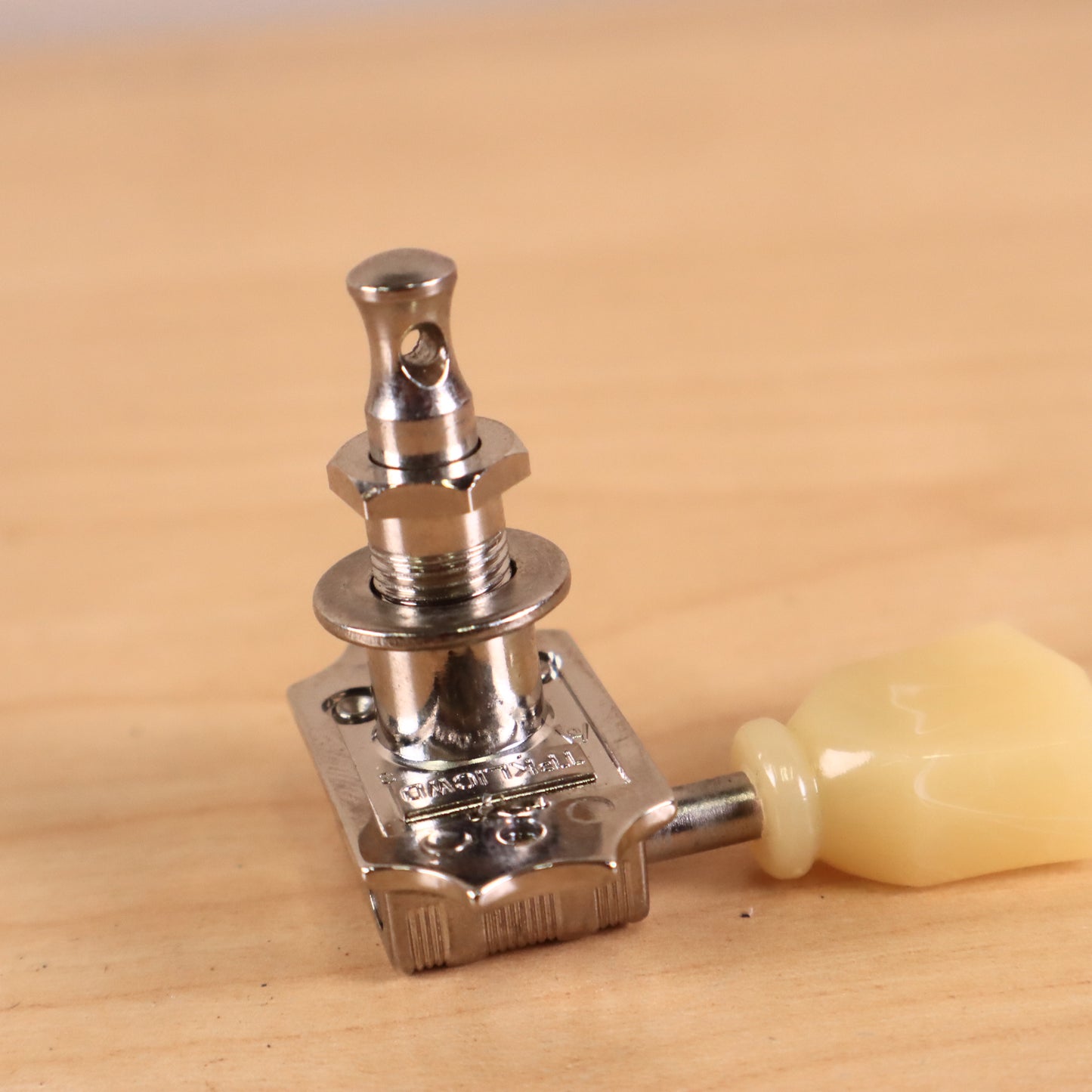 (1) Kluson Deluxe Guitar Tuner Tone Bass Chrome