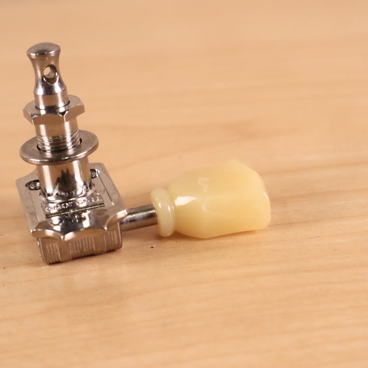 (1) Kluson Deluxe Guitar Tuner Tone Bass Chrome