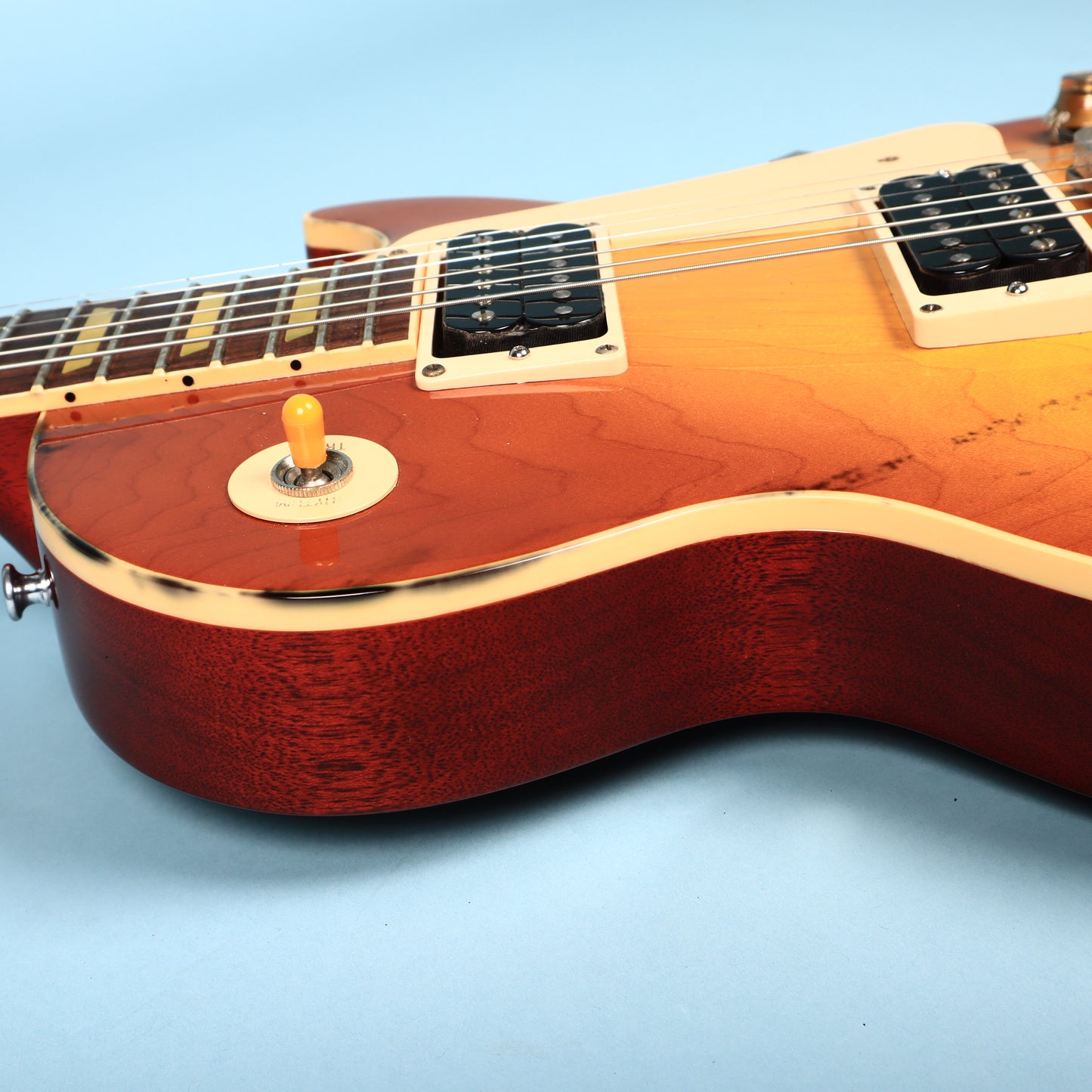 2004 Gibson Les Paul Classic Electric Guitar Honey Burst