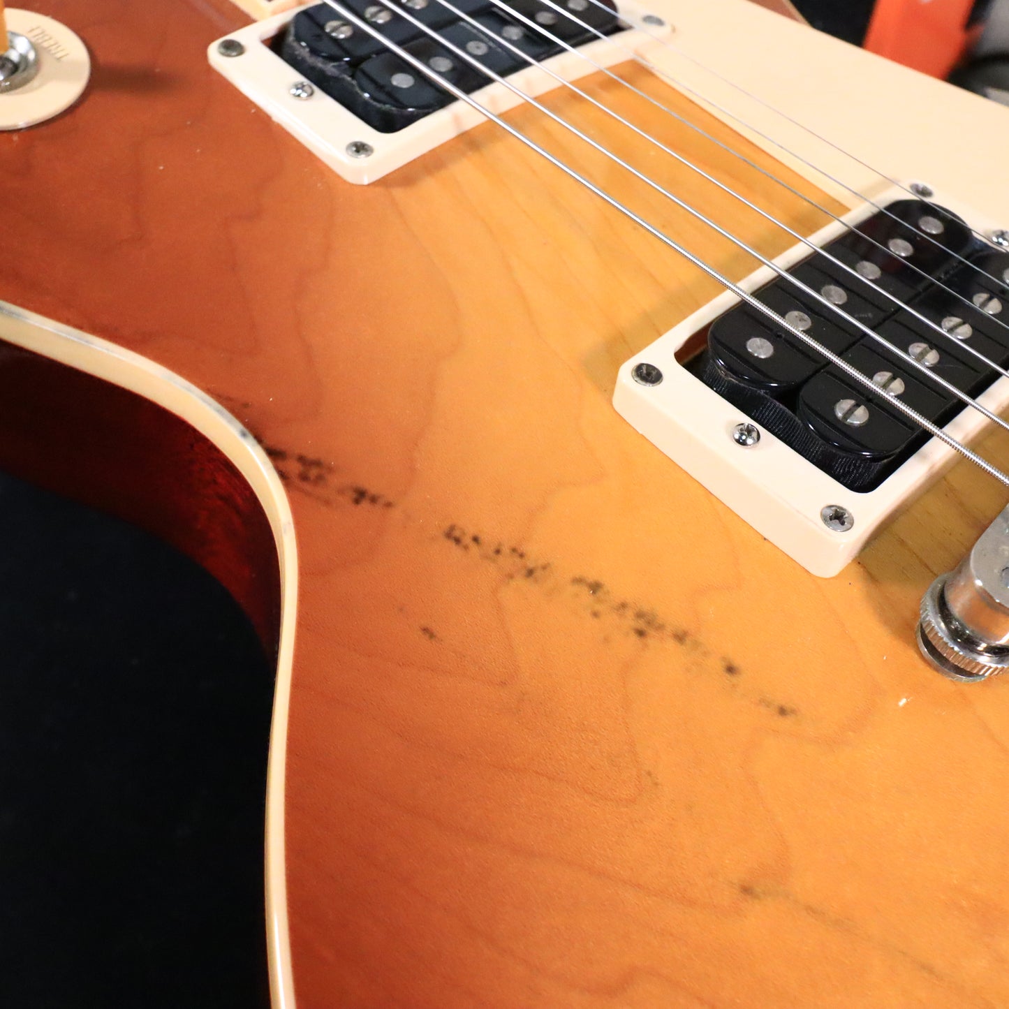 2004 Gibson Les Paul Classic Electric Guitar Honey Burst