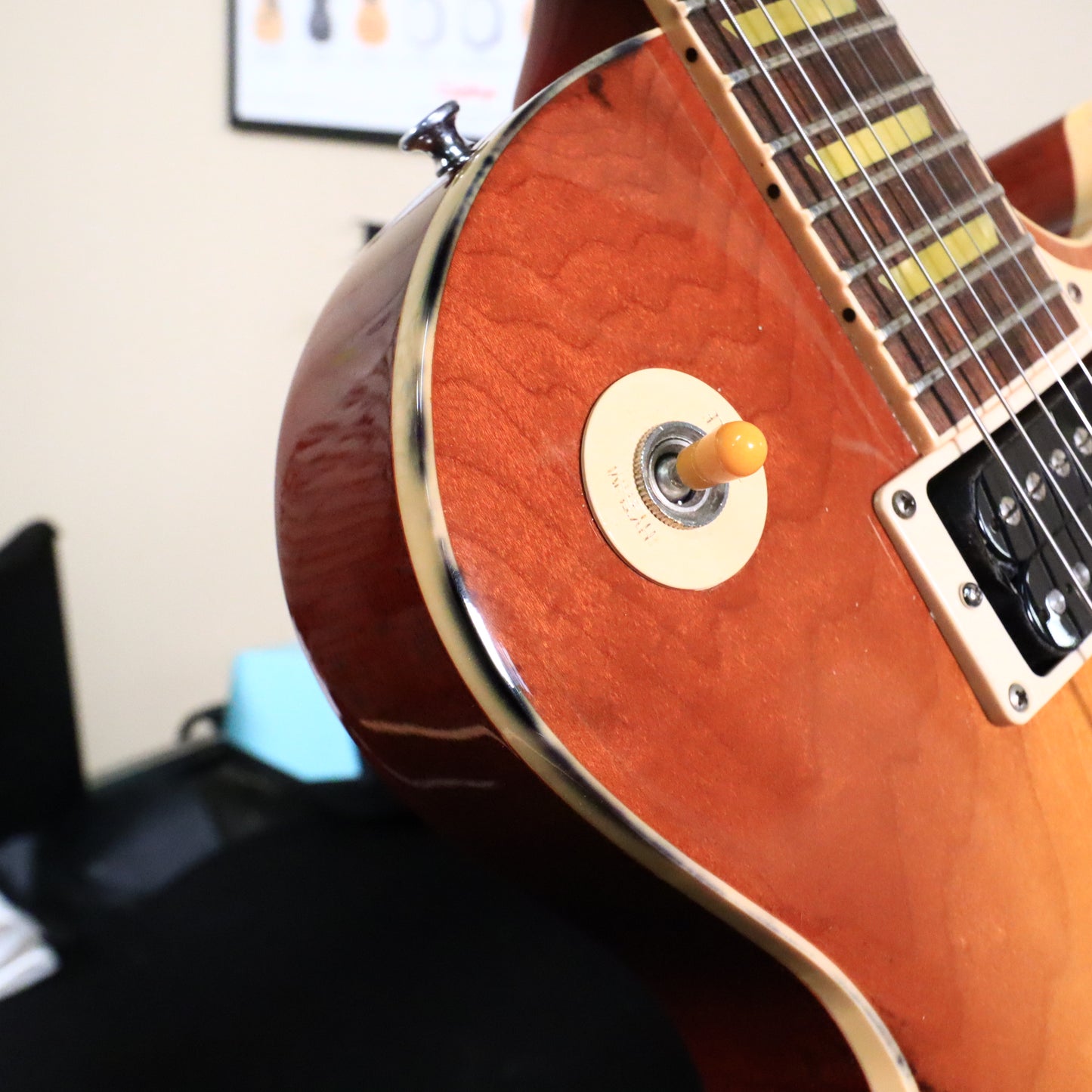 2004 Gibson Les Paul Classic Electric Guitar Honey Burst