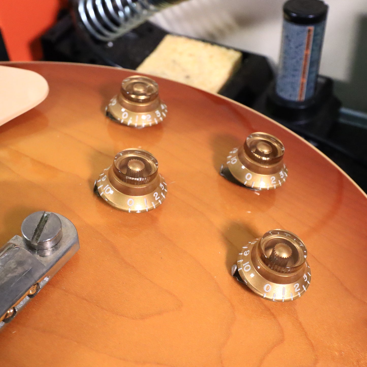 2004 Gibson Les Paul Classic Electric Guitar Honey Burst