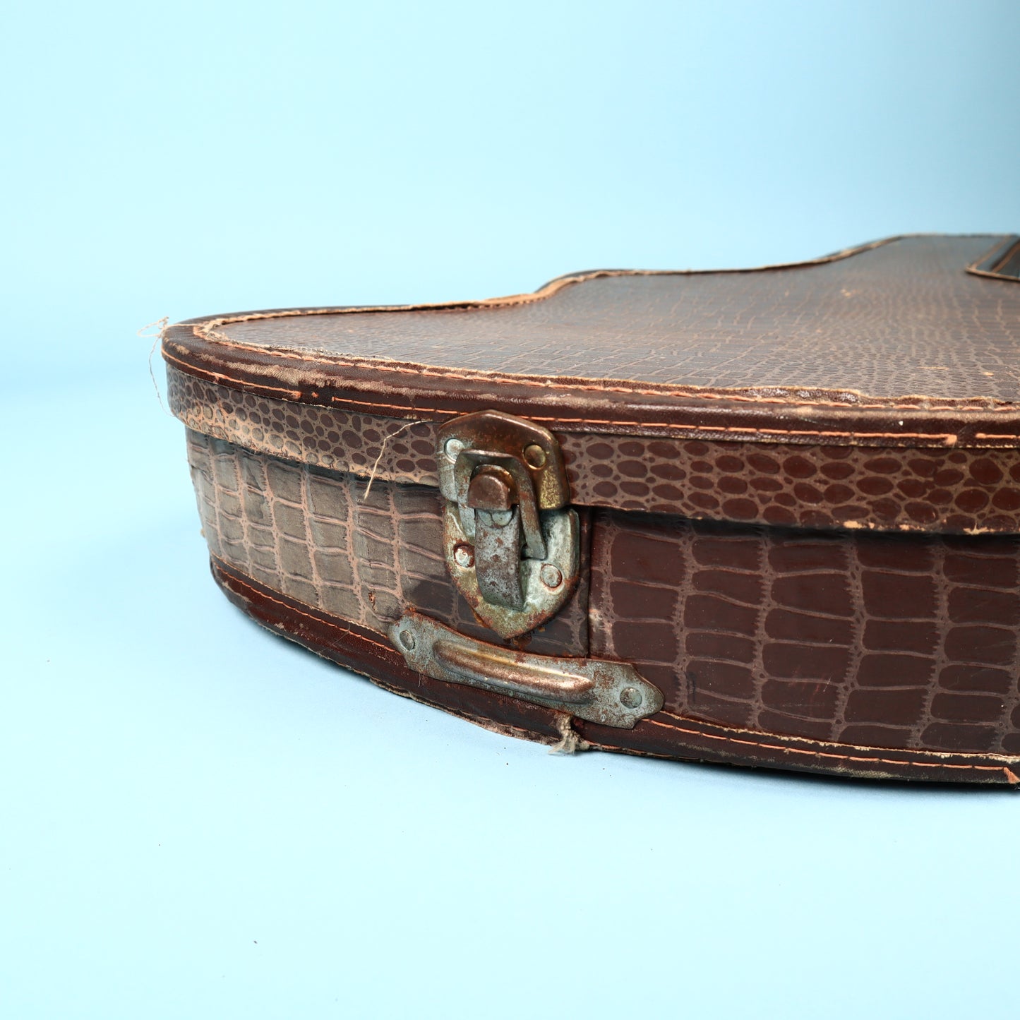 Vintage Silvertone (Kay) 1413L Alligator Chipboard Case