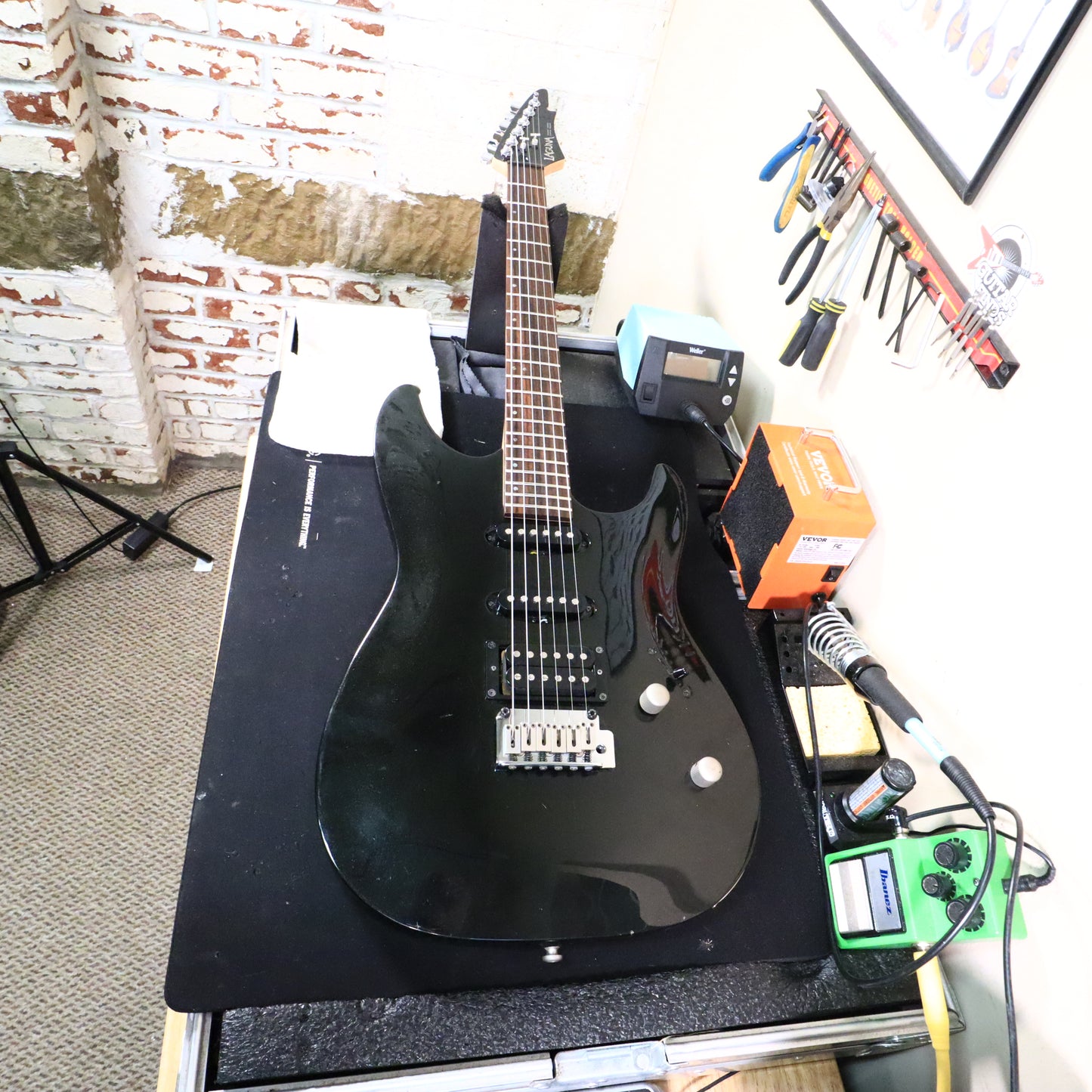 Laguna LE222 HSS Electric Guitar Black