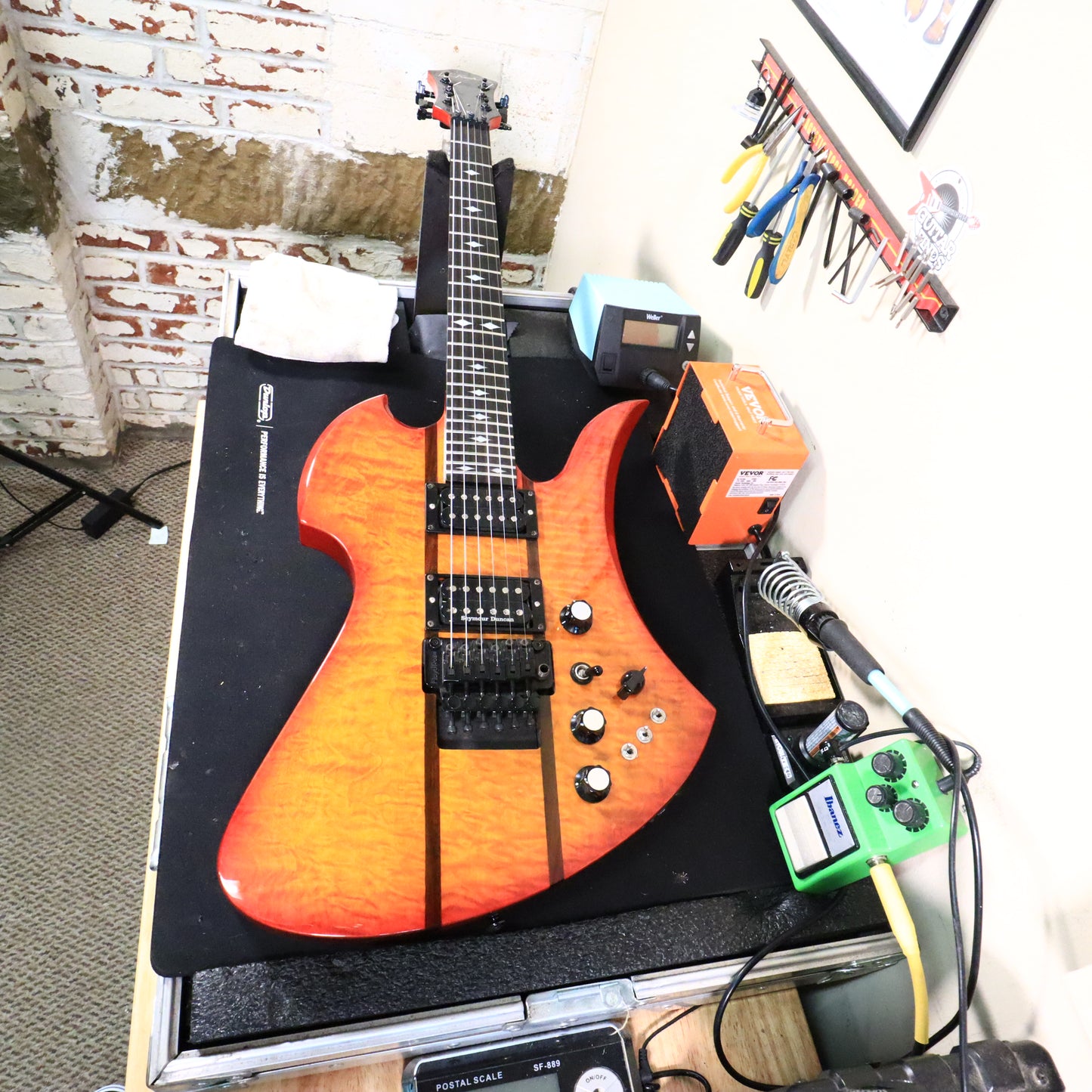 2008 B.C. Rich Mockingbird ST Floyd Rose Electric Guitar Honey Burst