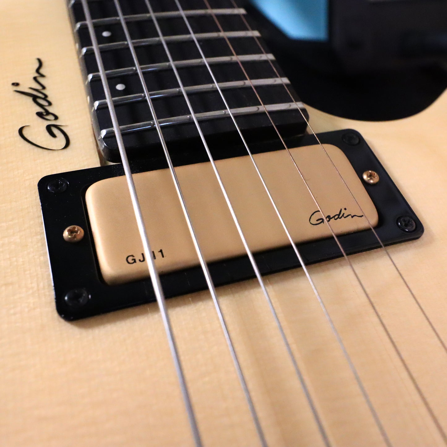 Godin Multiac Jazz SA Acoustic-Electric Guitar Natural