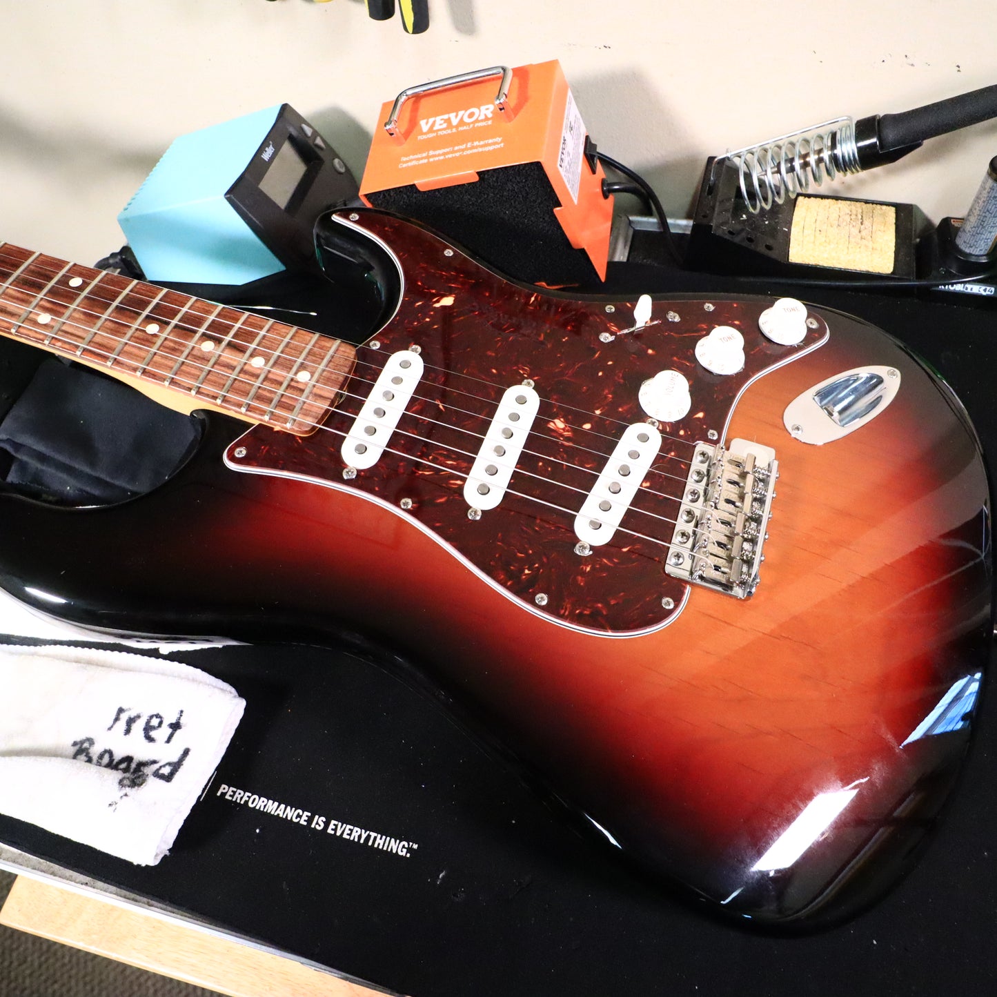 Fender John Mayer Signature Stratocaster Electric Guitar 3-Color Sunburst + OHSC